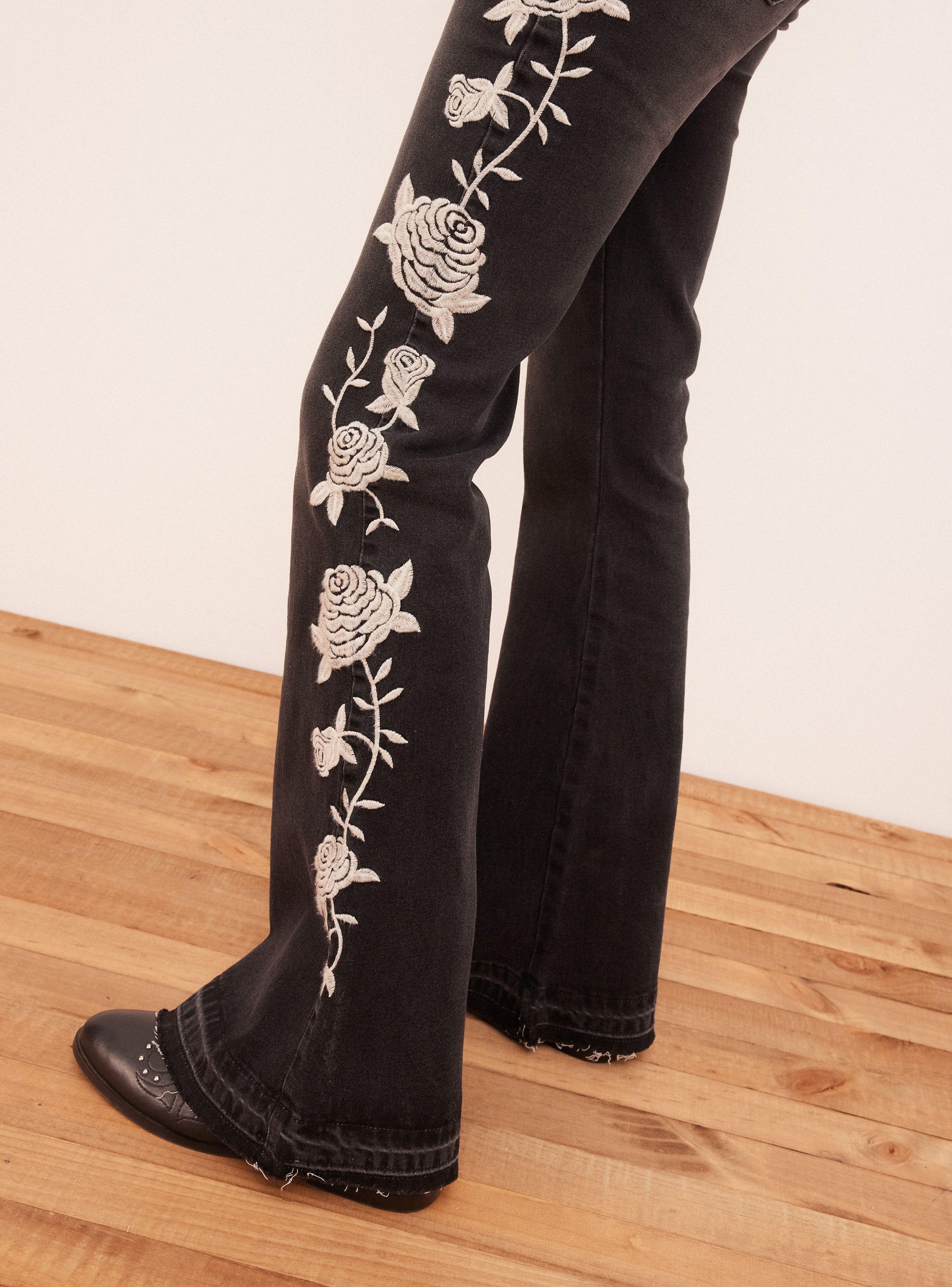 Jeans con Bordados en Costados-2