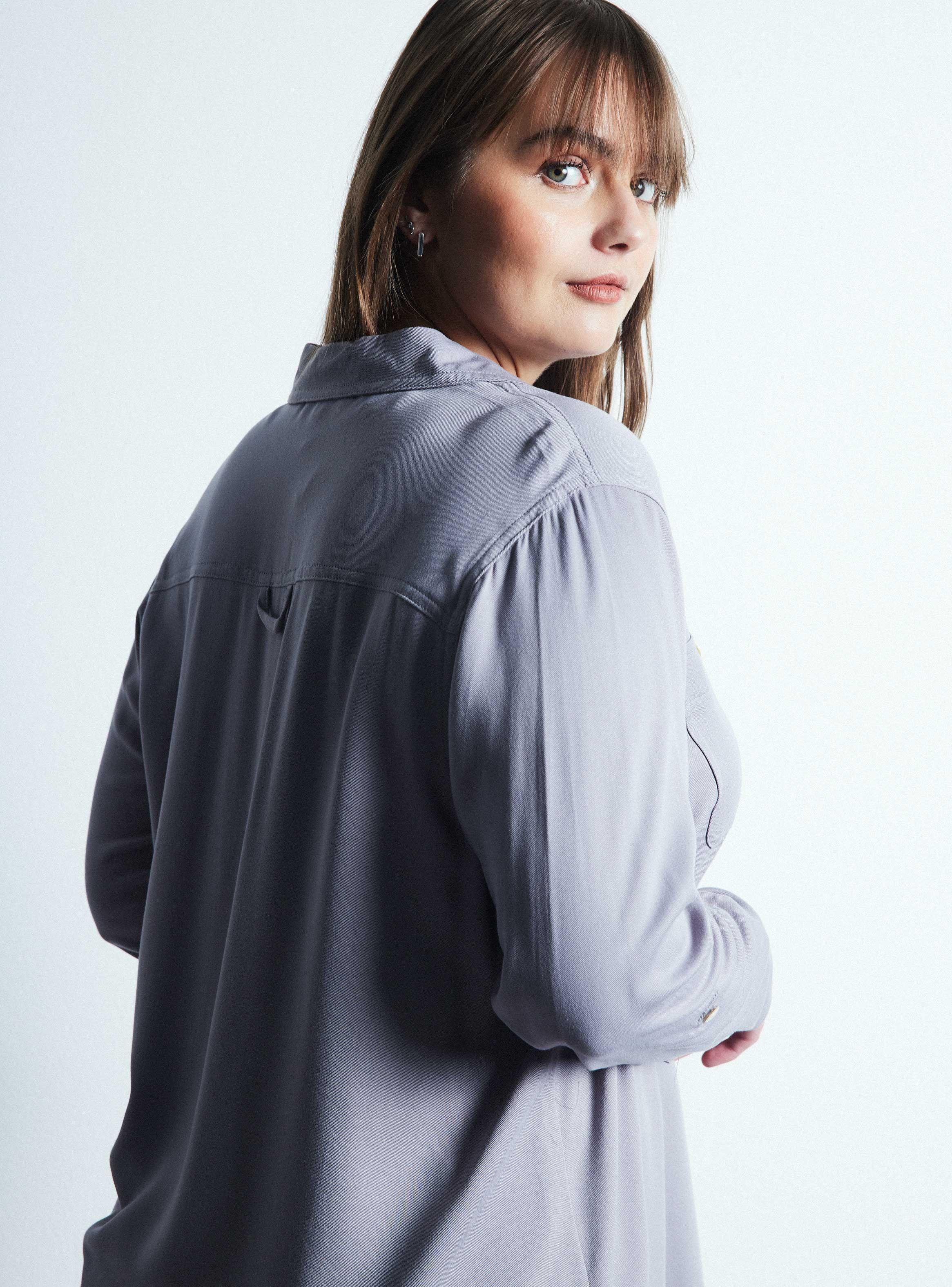 Blusa Camisera Abotonada con Bolsillos-3