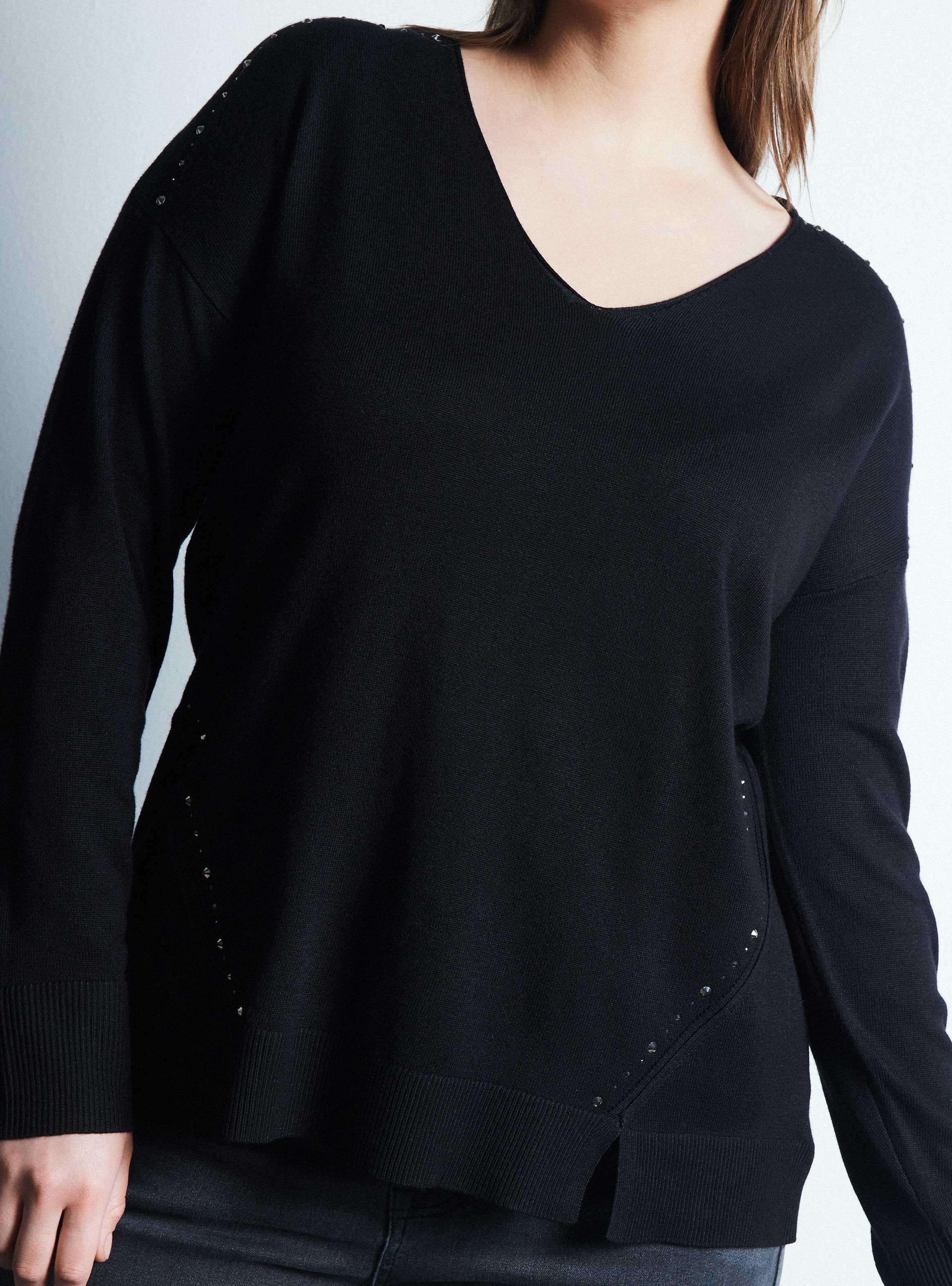 Sweater Escote V con Aplicación Joyas Mangas-3