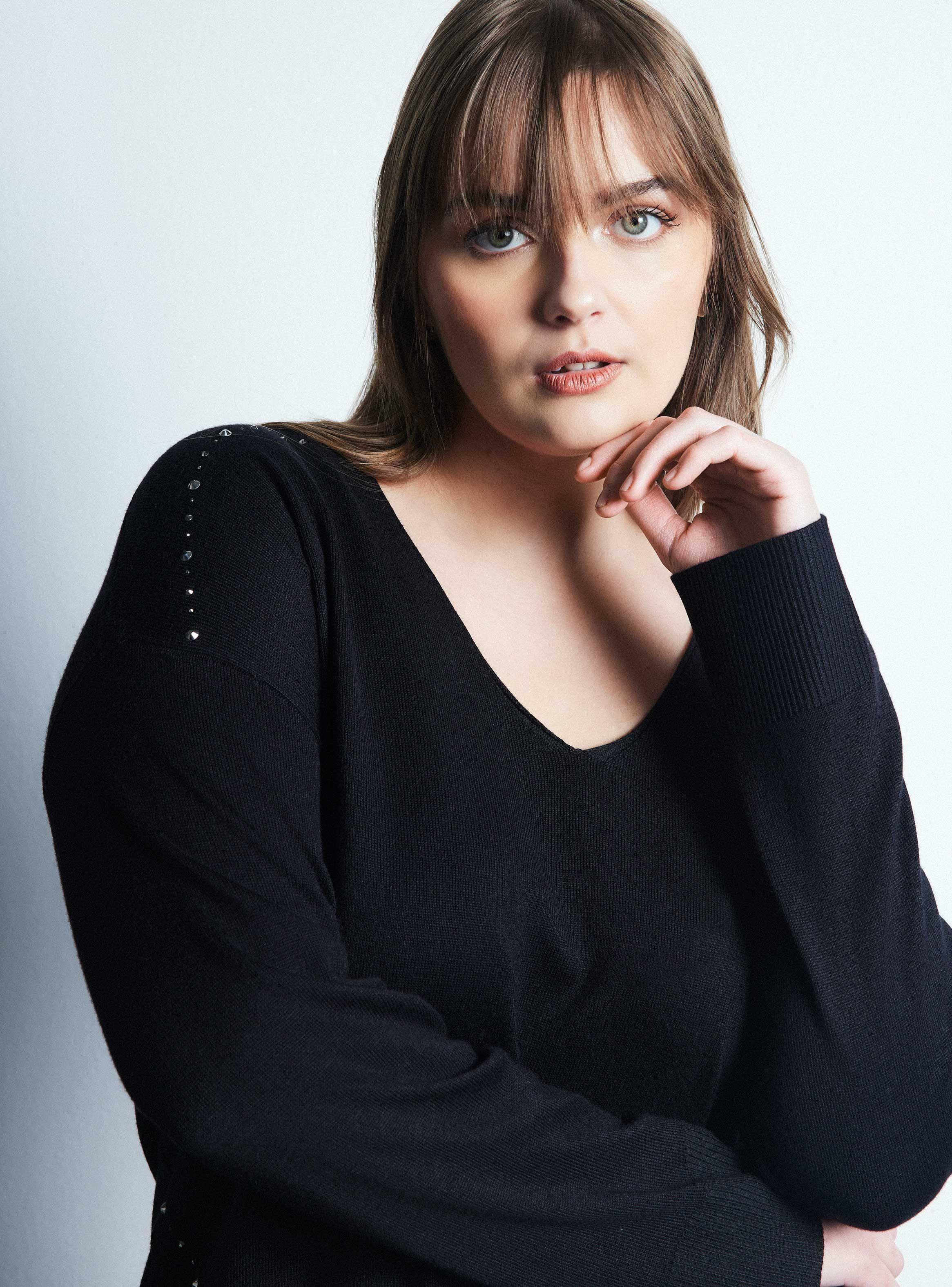 Sweater Escote V con Aplicación Joyas Mangas-2