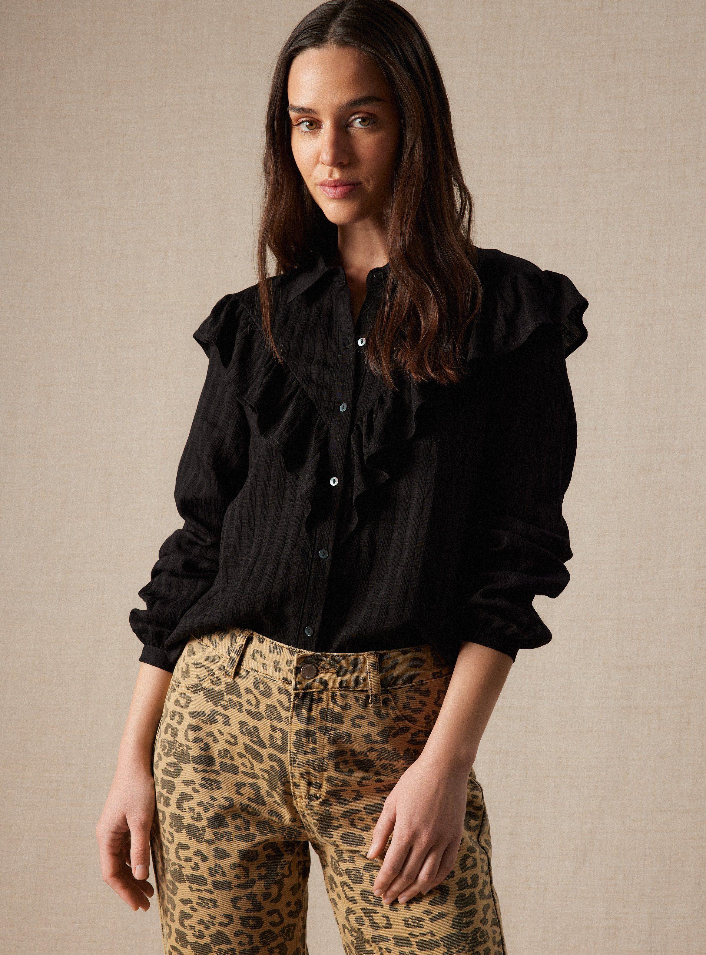 Blusa de Tela Texturizada y Vuelo Frontal-0