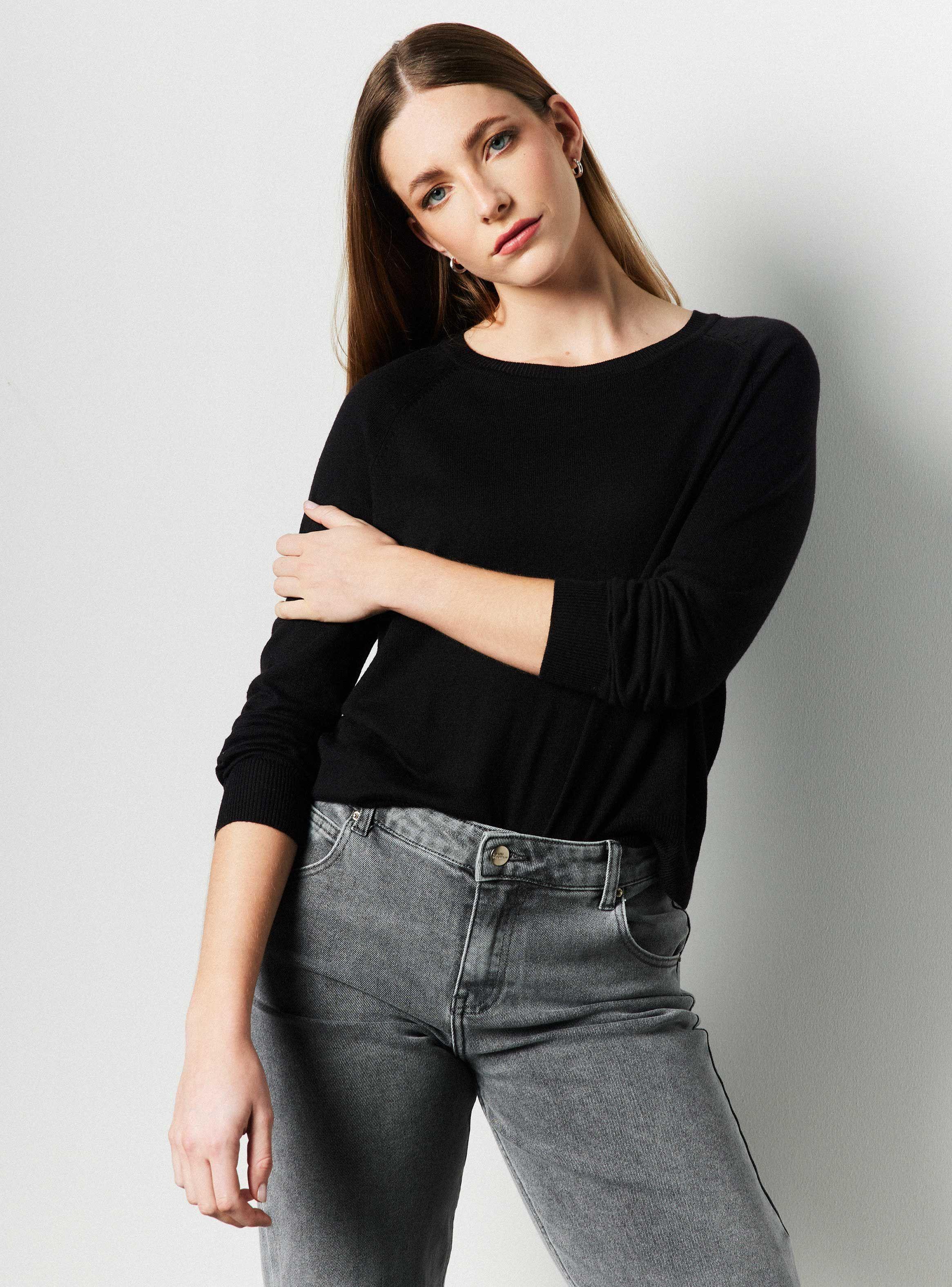 Sweater Cuello Redondo Aberturas Laterales-0