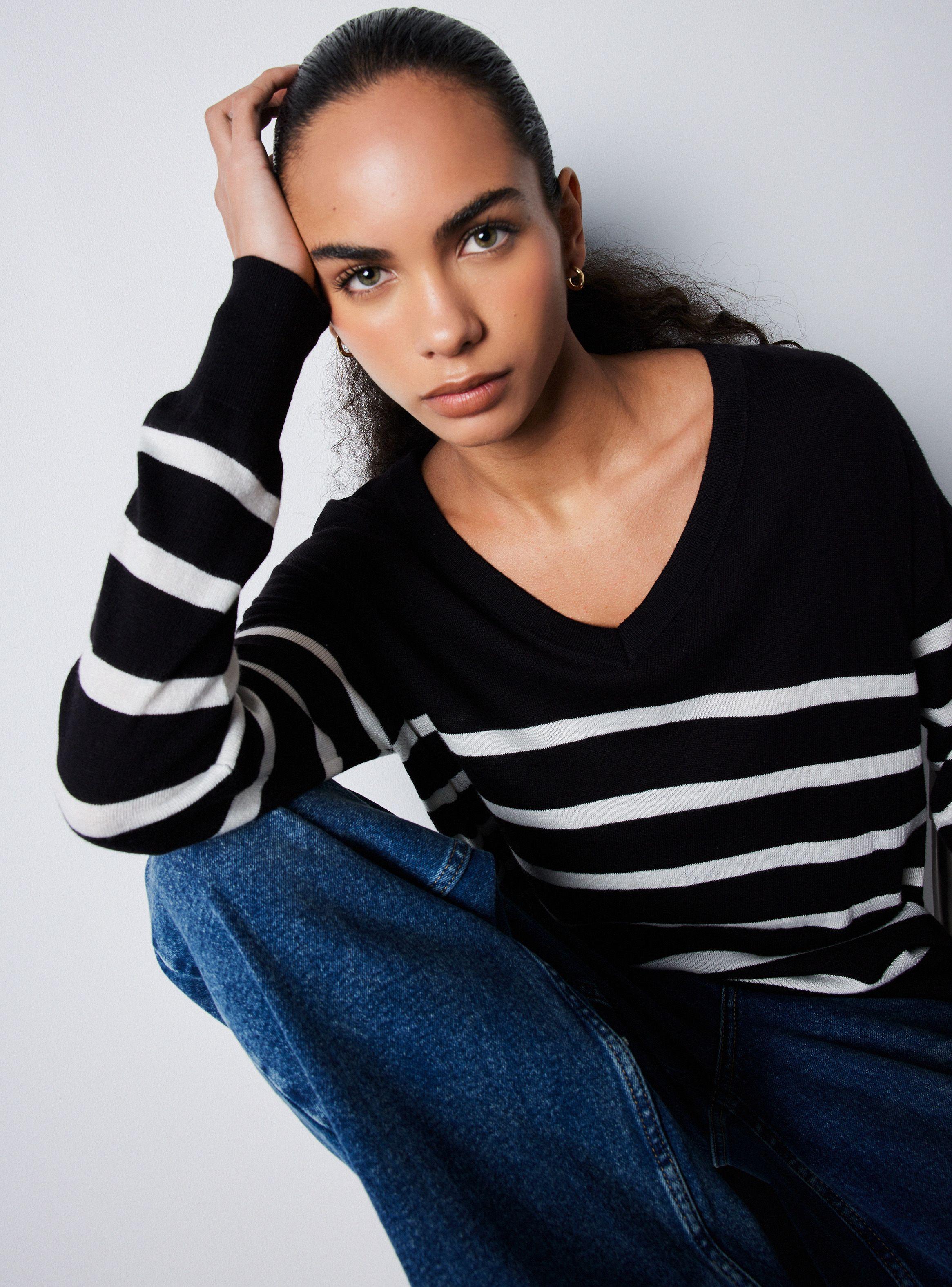 Sweater Cuello V Aberturas Laterales-2