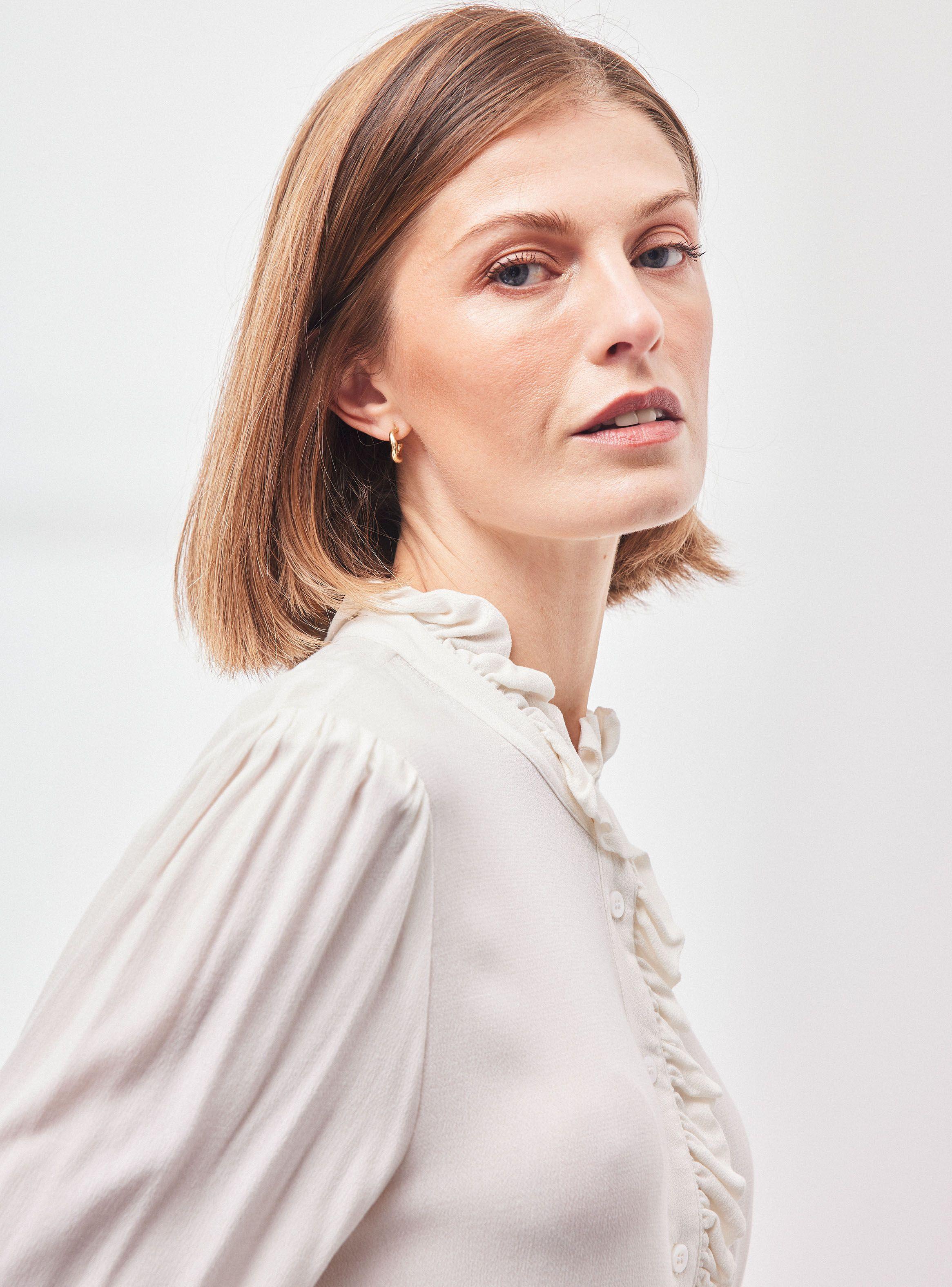 Blusa con Vuelo en Cuello y Escote-3