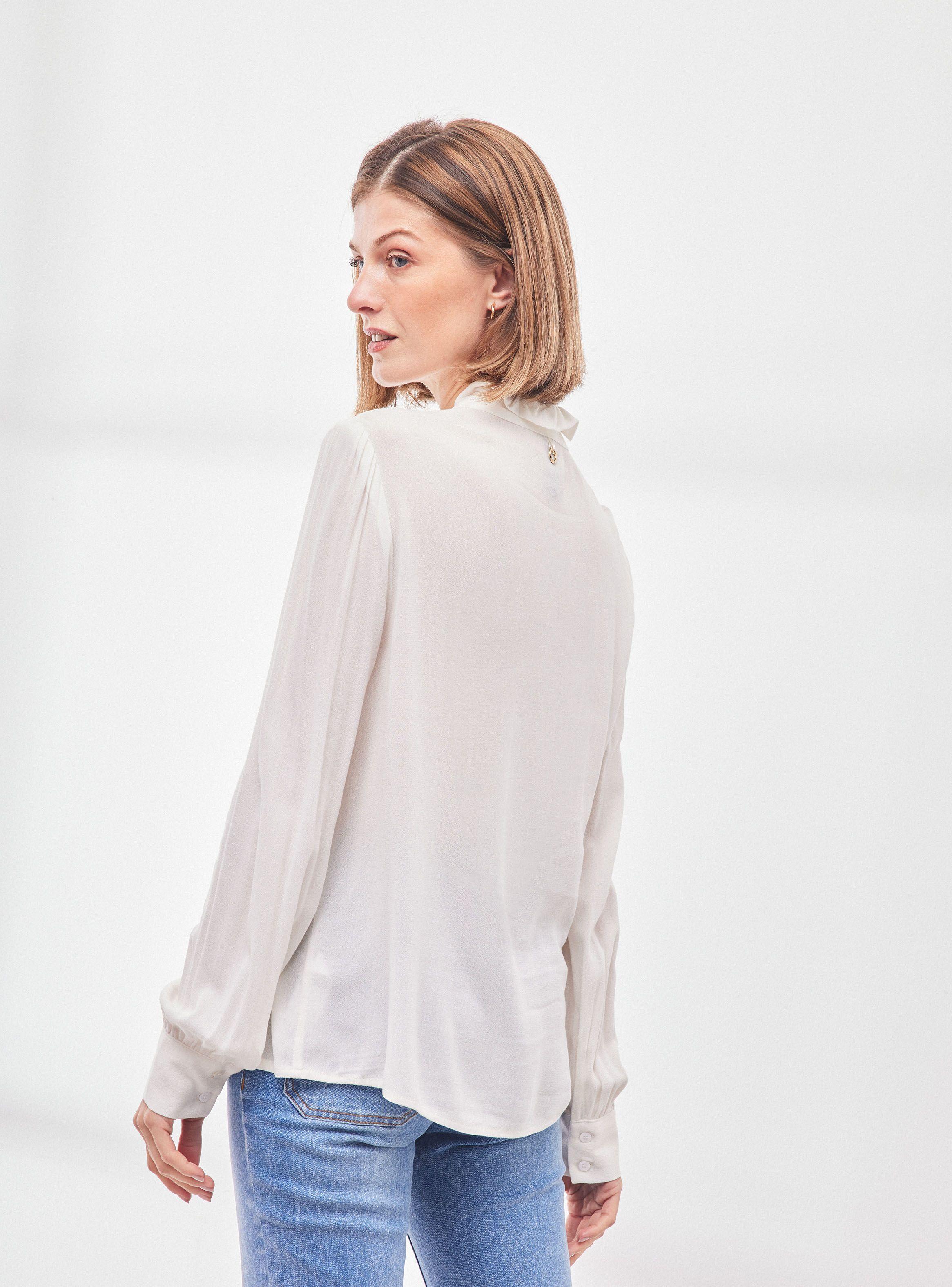 Blusa con Vuelo en Cuello y Escote-1