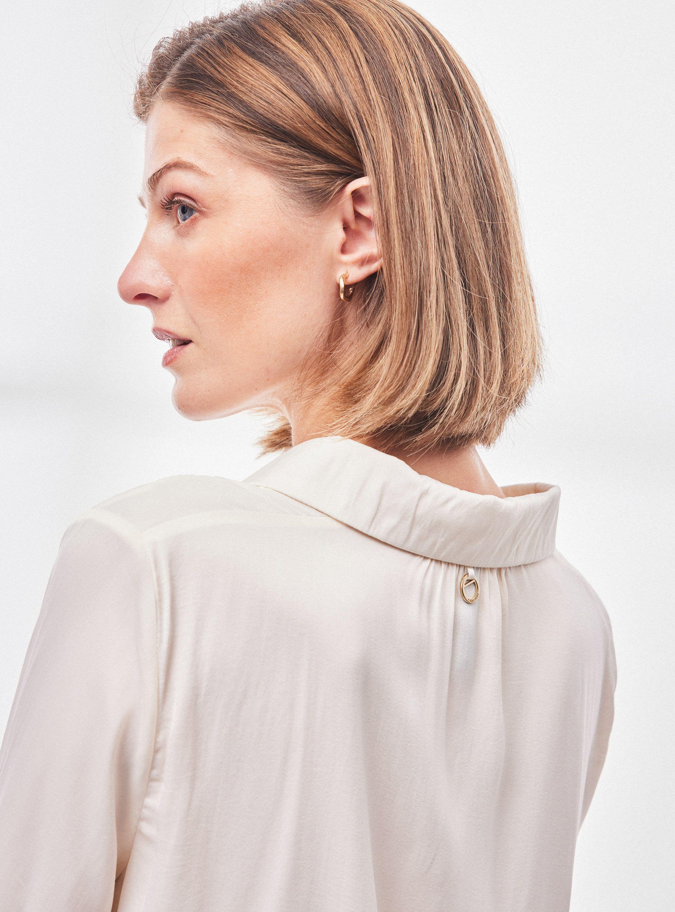 Blusa Fluida con Botón en Escote-3
