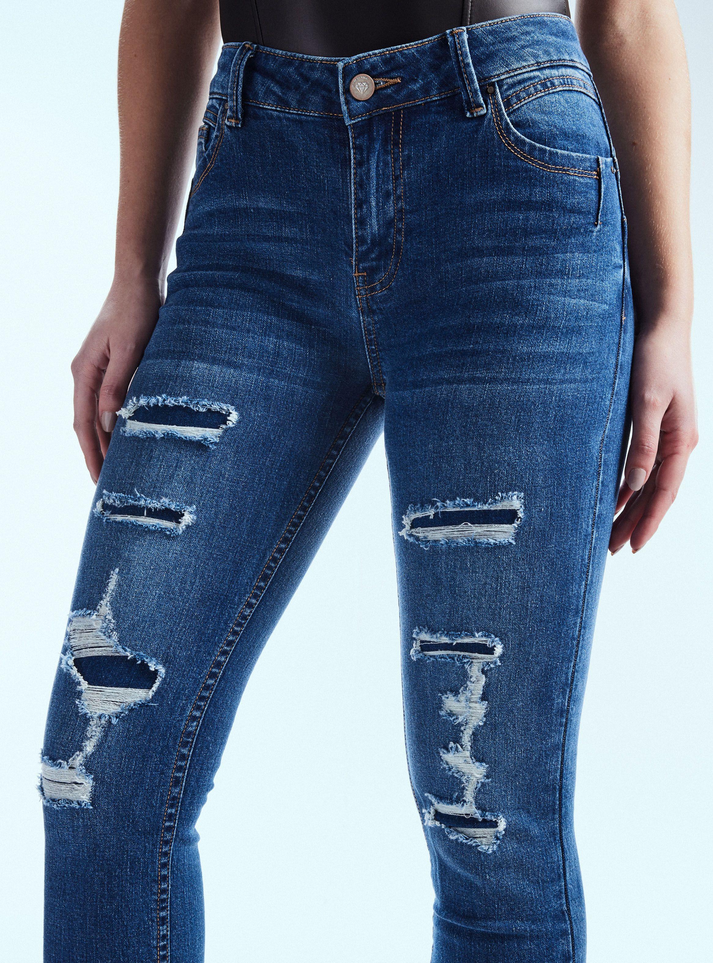 Jeans Crop Pinza en Bolsillo Full Roturas con Parche-2