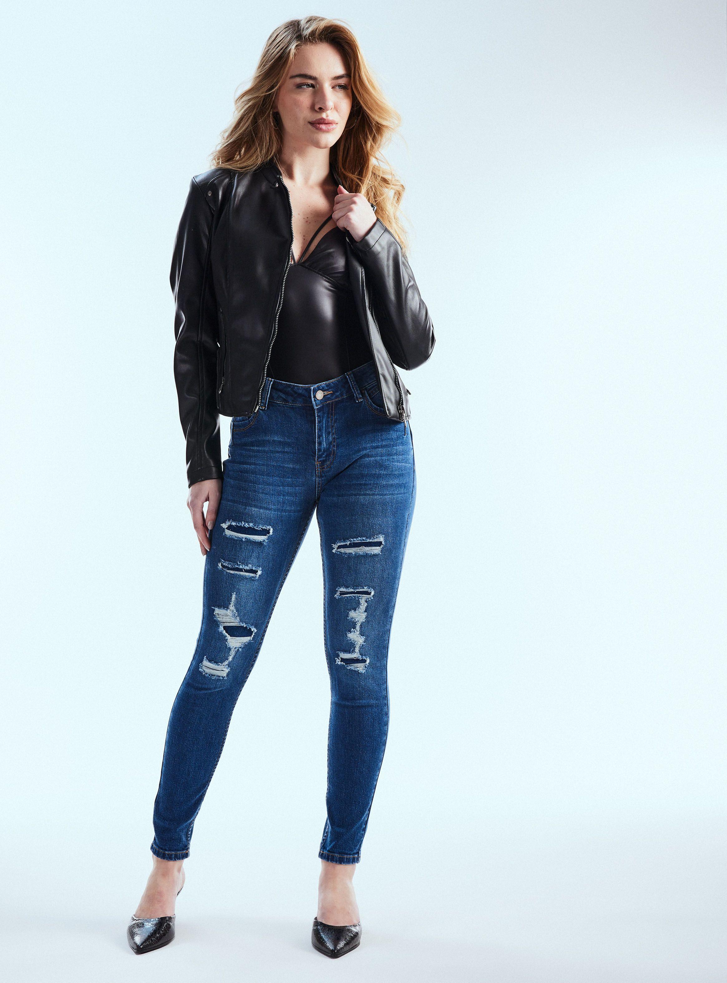 Jeans Crop Pinza en Bolsillo Full Roturas con Parche-4