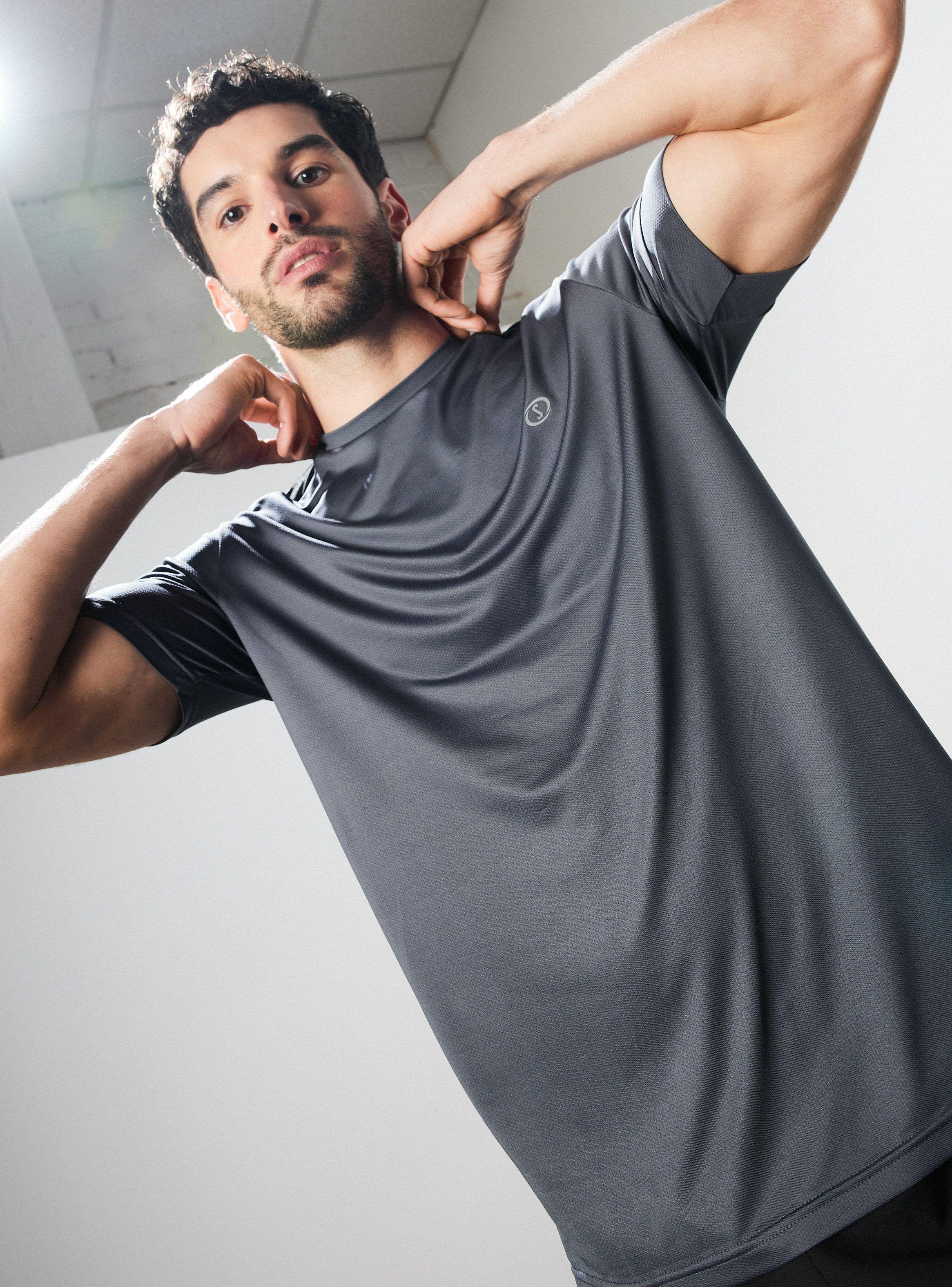 Polera Tela Técnica Paneles en Hombro Detalle Laser-2