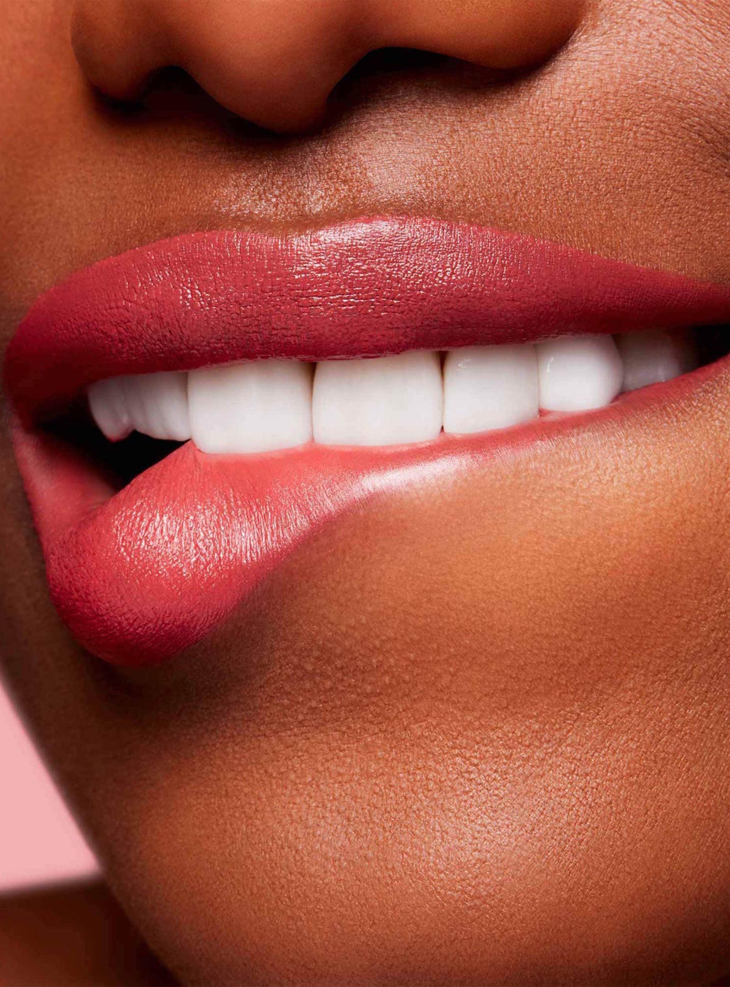 Labial M·A·C Amplified Lipstick Just Curious-4