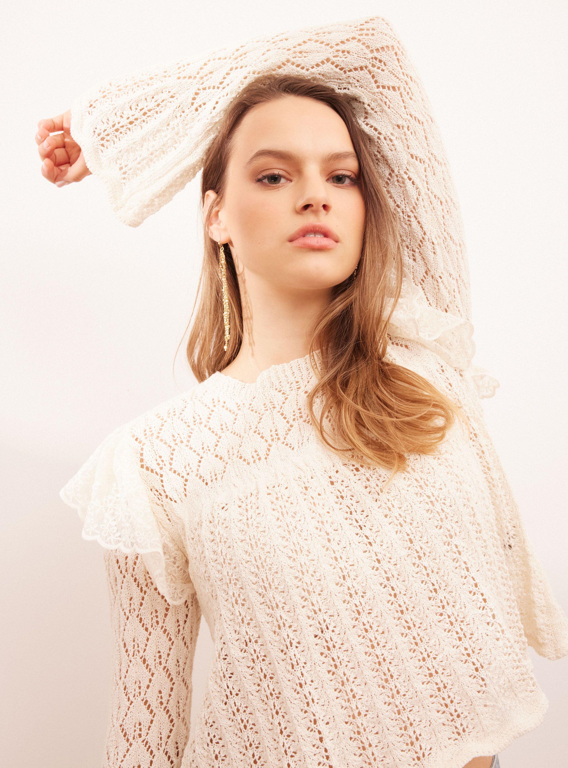 Sweater Calado con Vuelo en Hombros-2