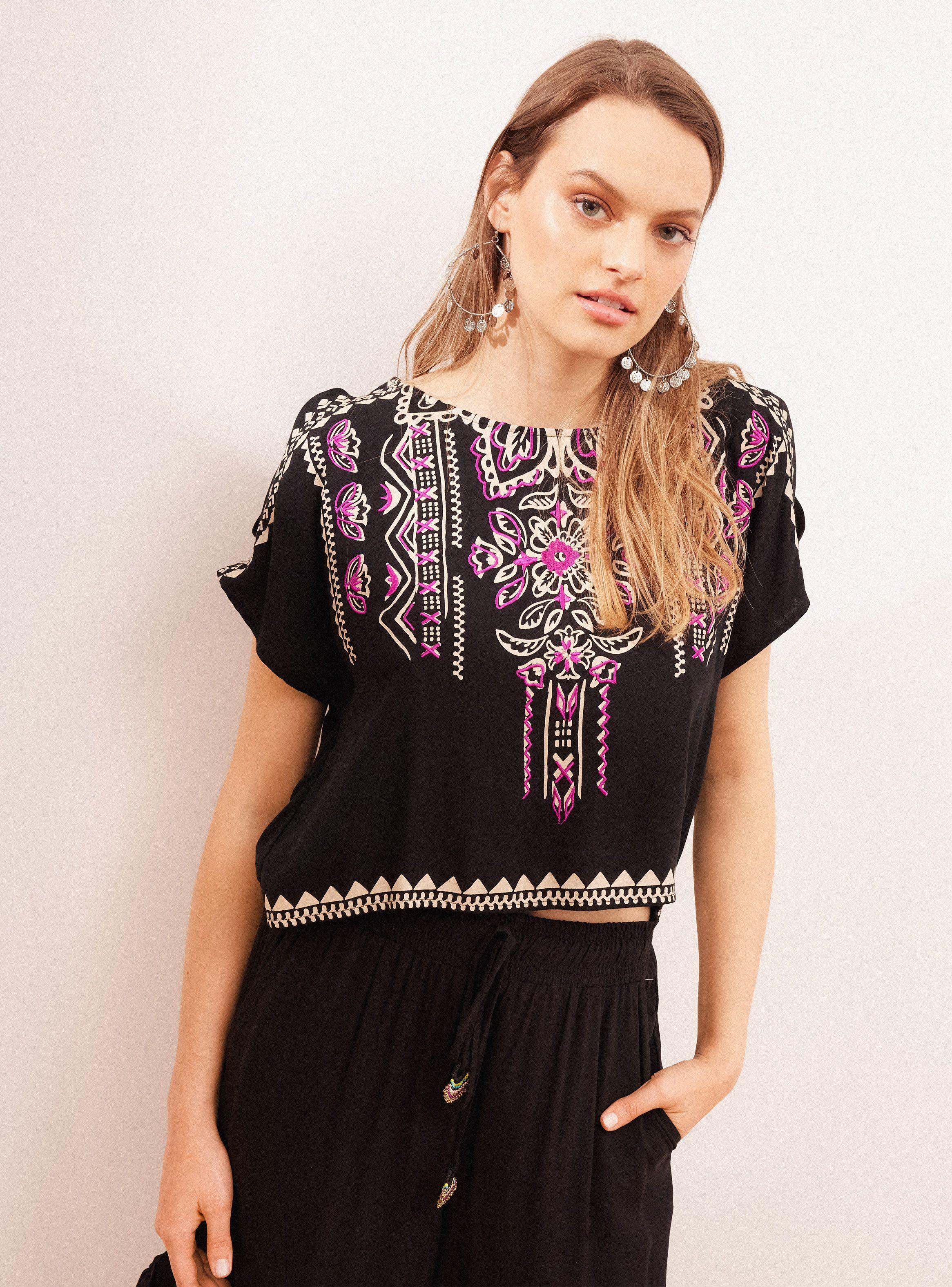 Blusa con Estampado y Bordado-0