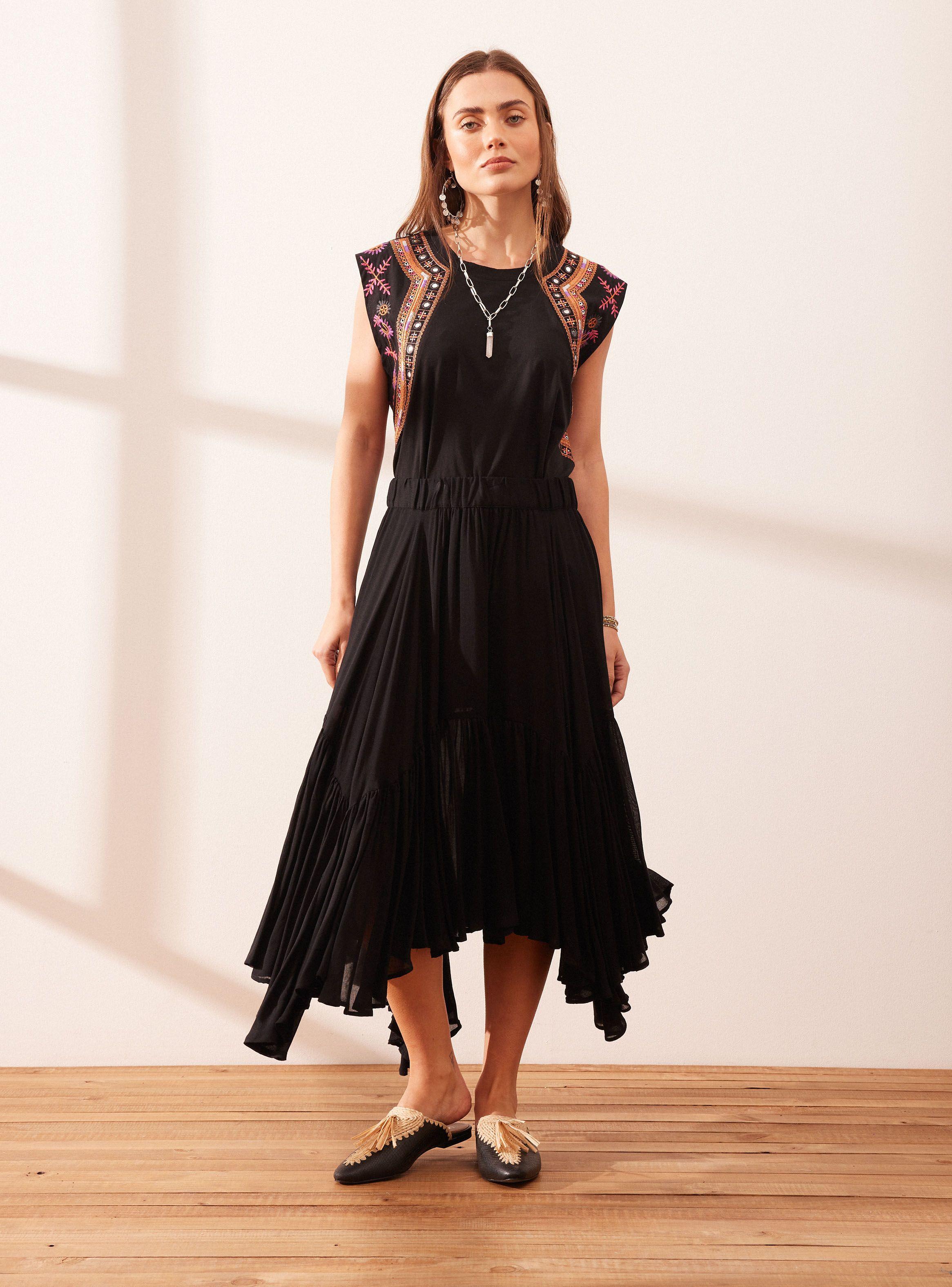 Polera Bordados y Aplicaciones en Mangas-4