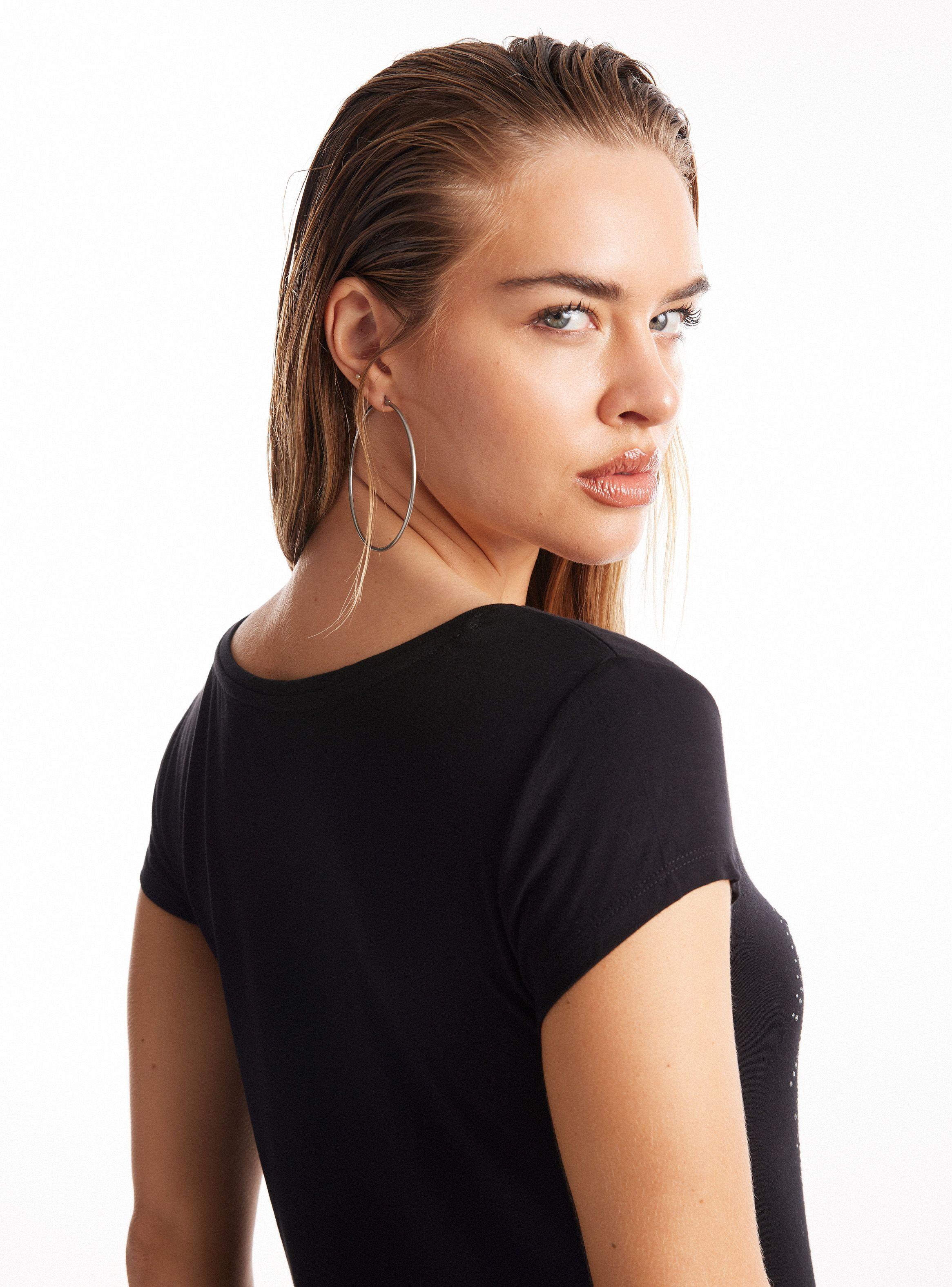 Polera Básica Ajustada Escote V-3