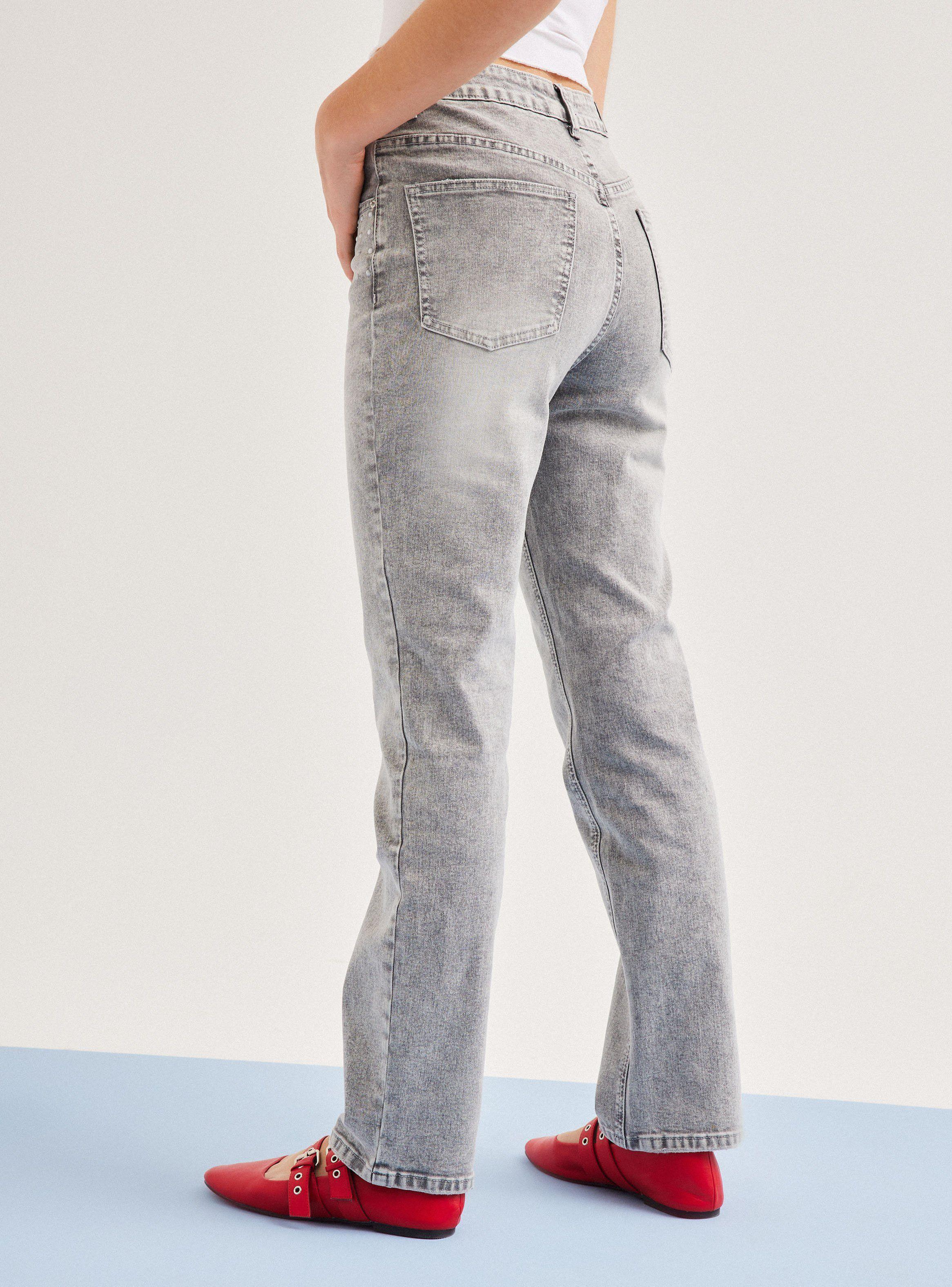 Jeans Aplicación de Tachas en Boca de Bolsillo-1