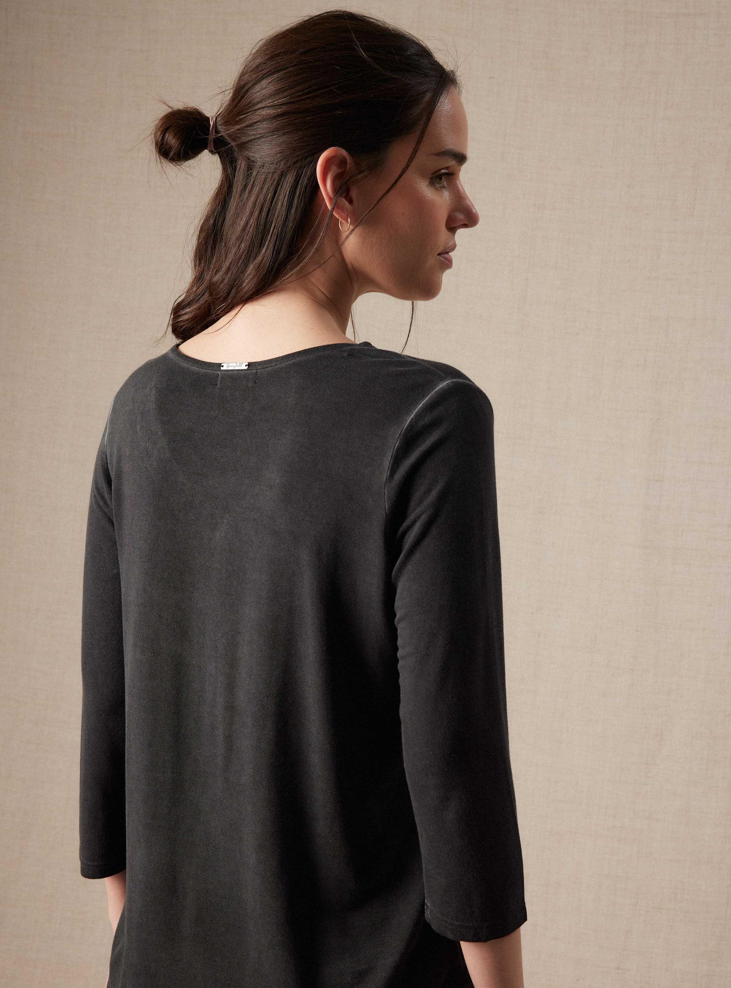 Polera Cuello con Brillo y Tela Lavada-3