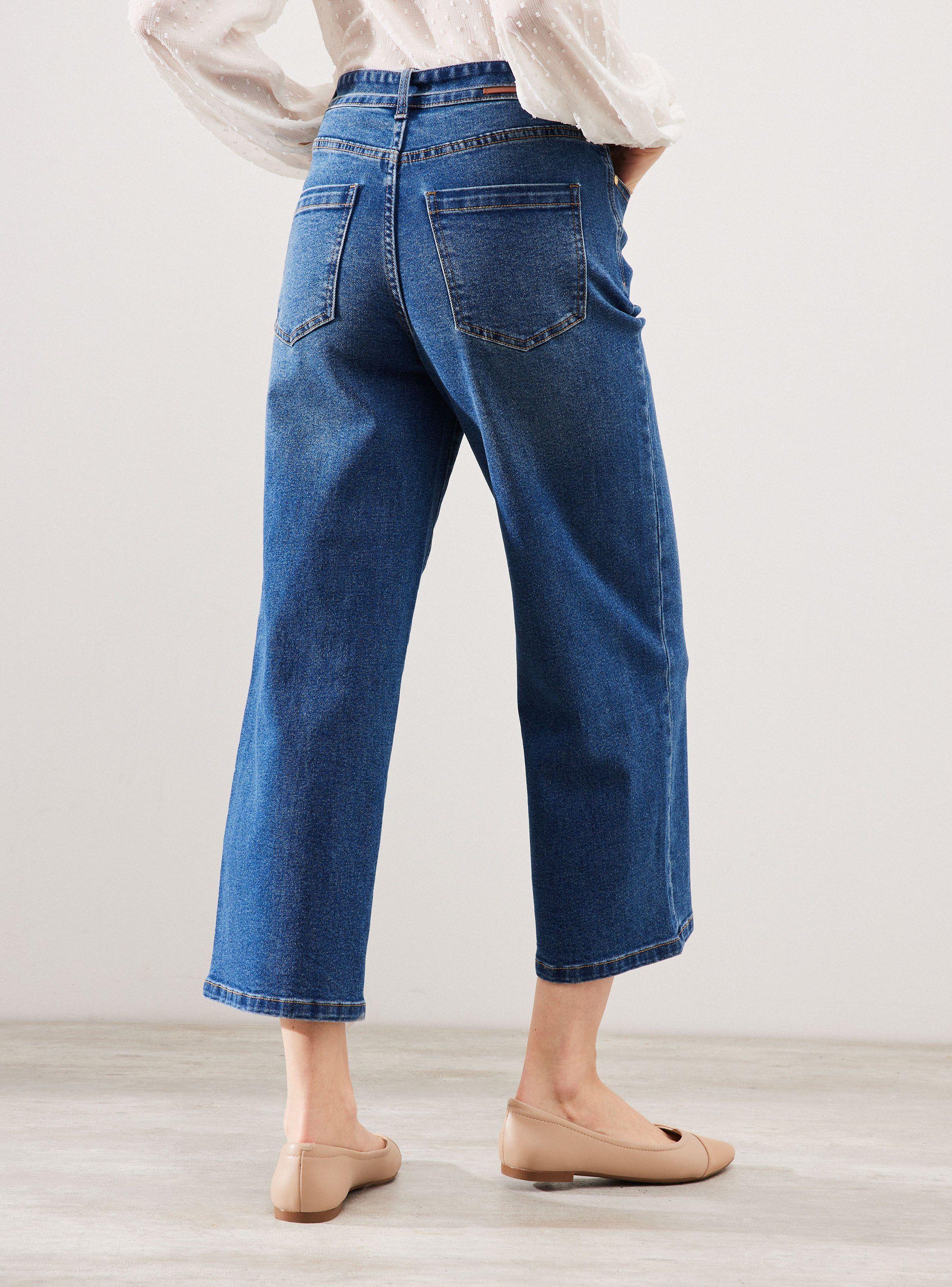 Jeans con Cinturón y Bota Ancha-1