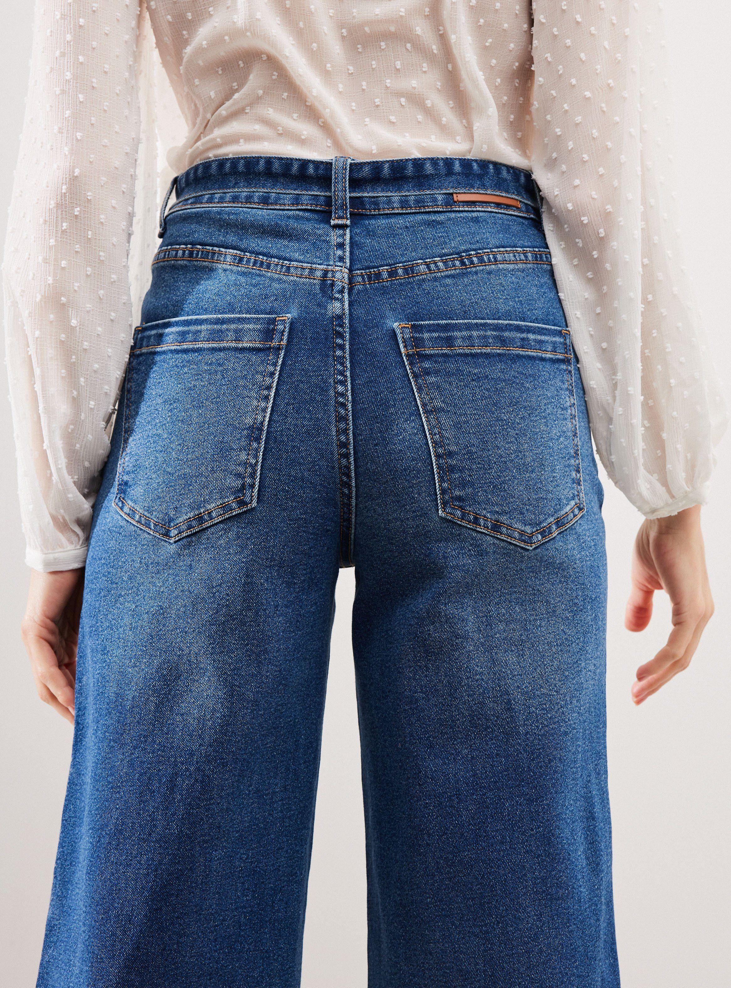Jeans con Cinturón y Bota Ancha-3