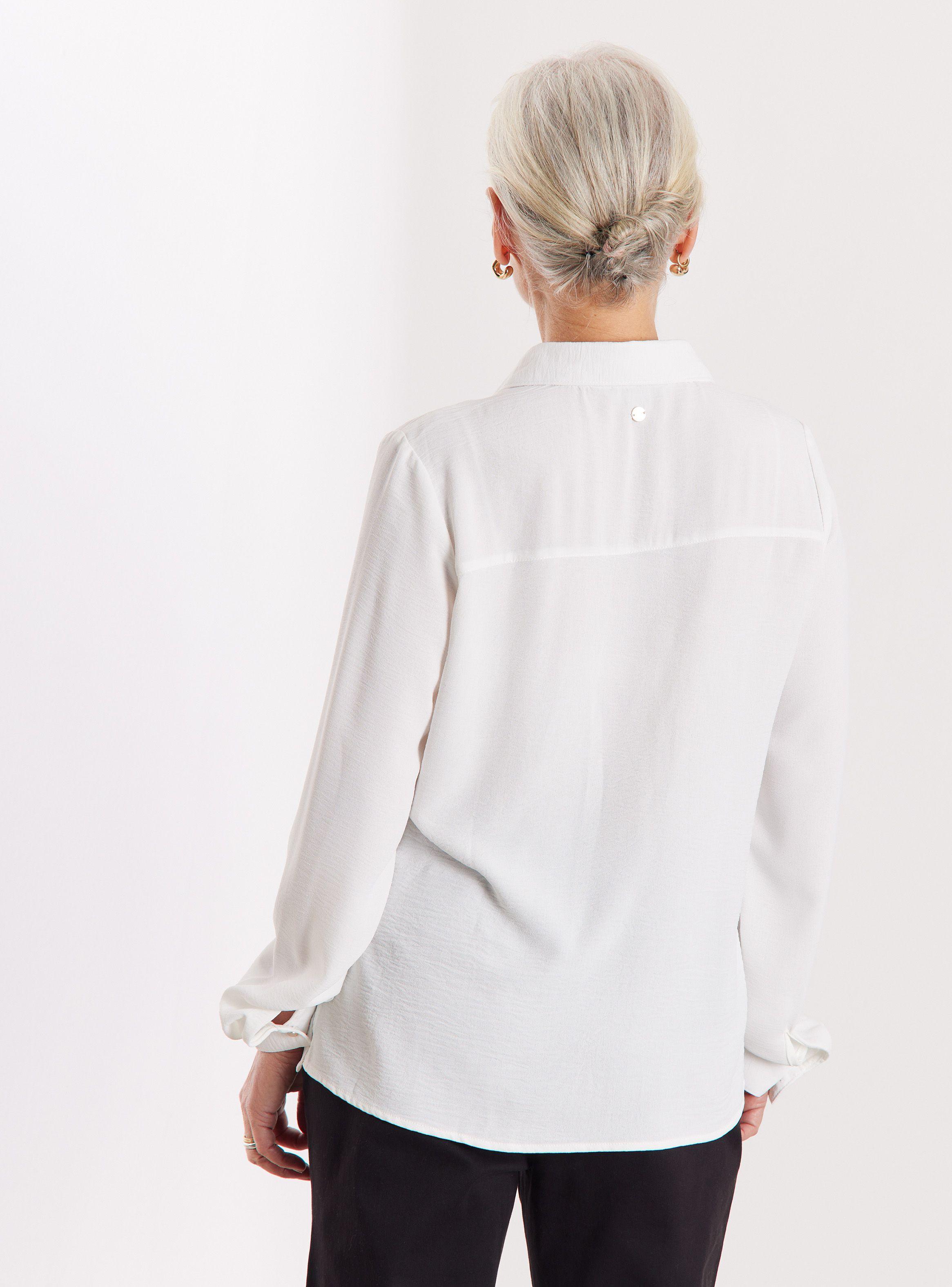 Blusa Botones Perla y Bolsillos Parche-1