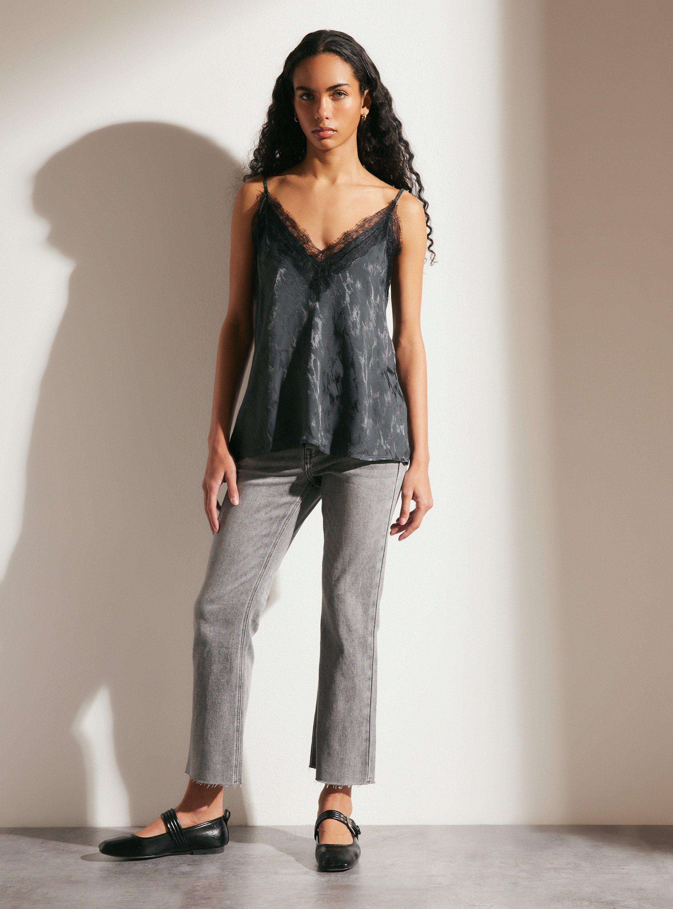 Blusa con Encaje en Escote-4