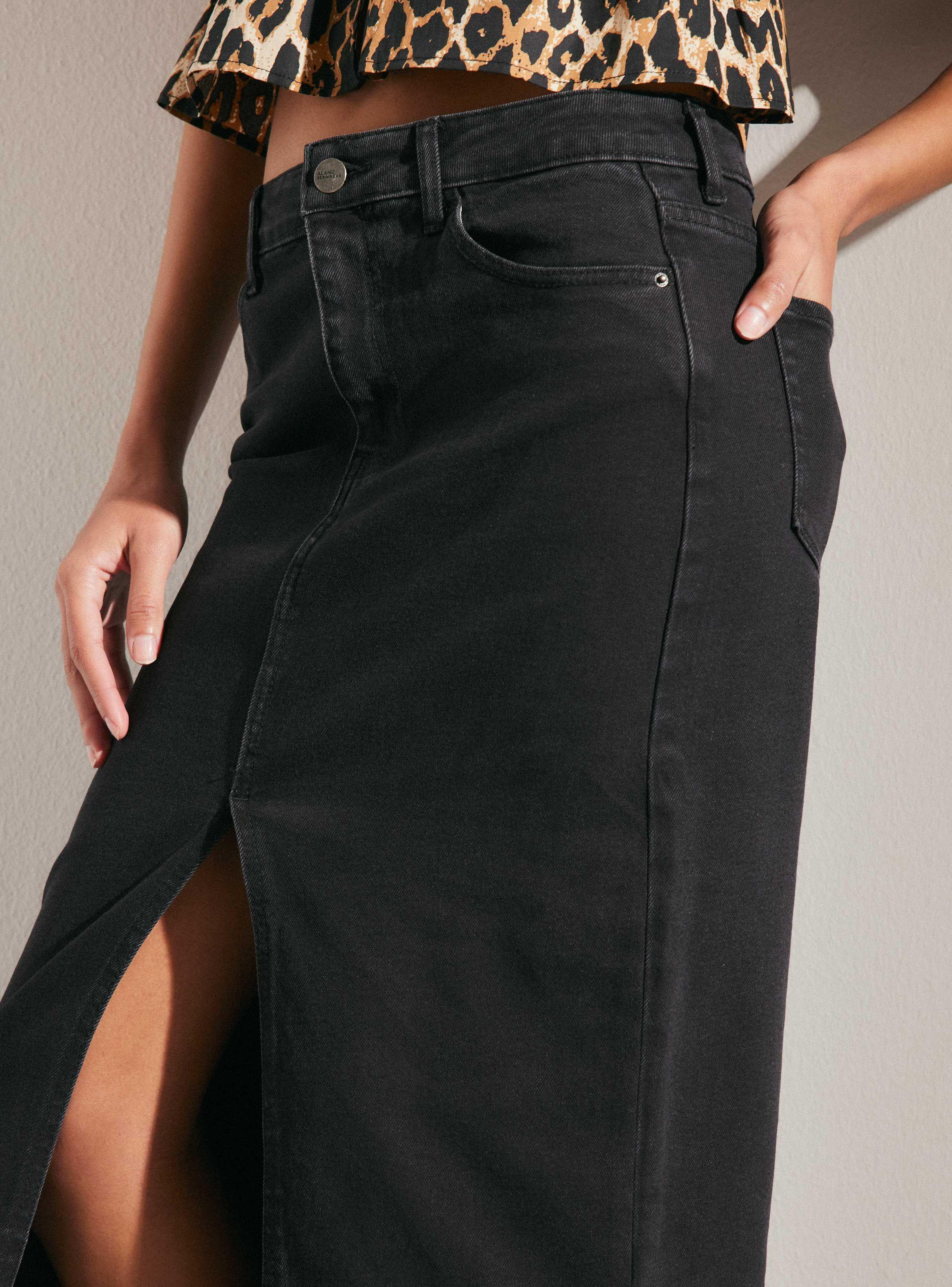 Falda Largo Medio con Apertura en el Centro-2