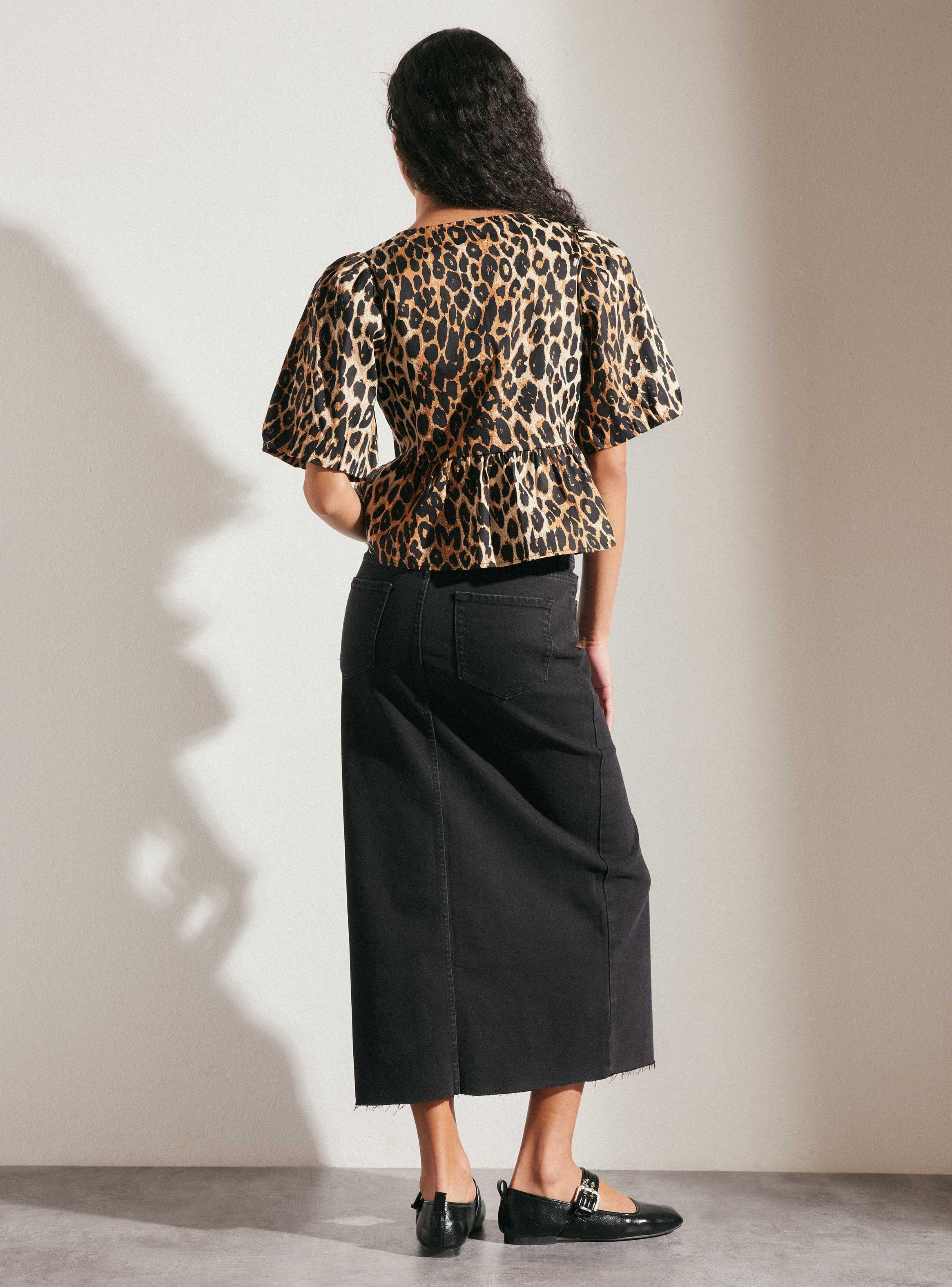 Falda Largo Medio con Apertura en el Centro-5