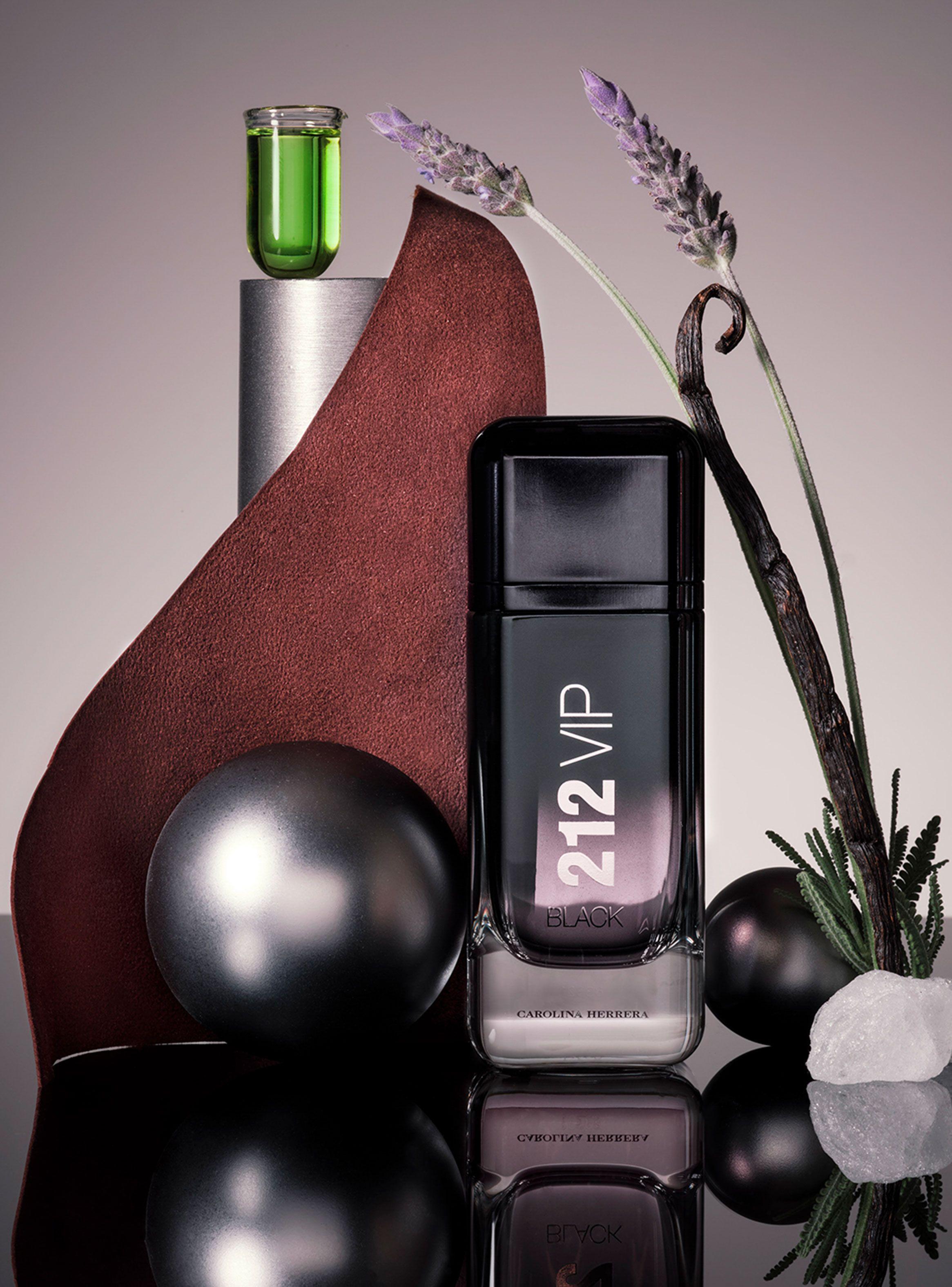 Set Perfume 212 Vip Black EDP Hombre 100 ml + Shower Gel 100 ml + Megaspritzer 10 ml Carolina Herrera-3