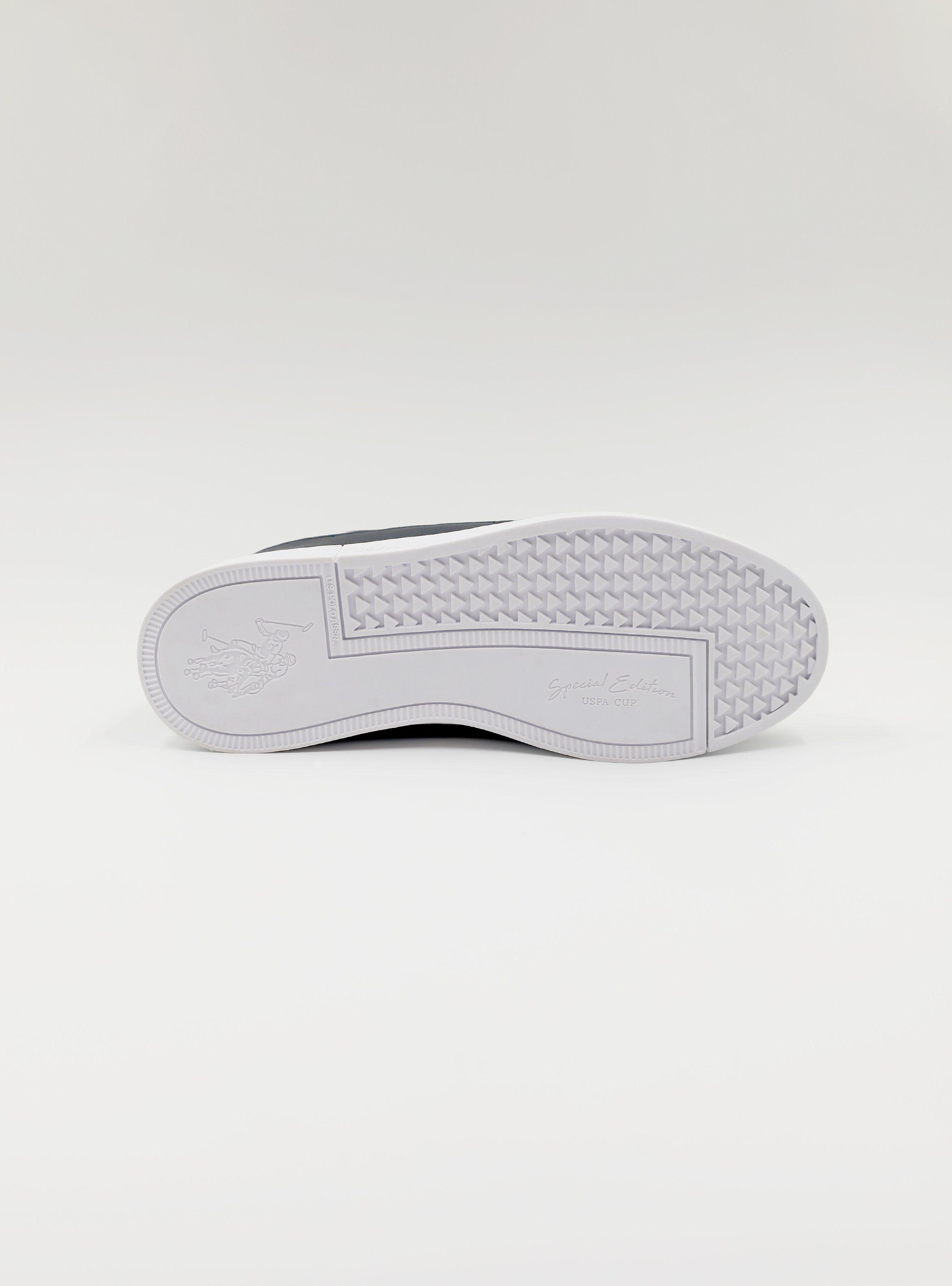 Zapatilla Urbana Detalle de Color al Costado Hombre-3