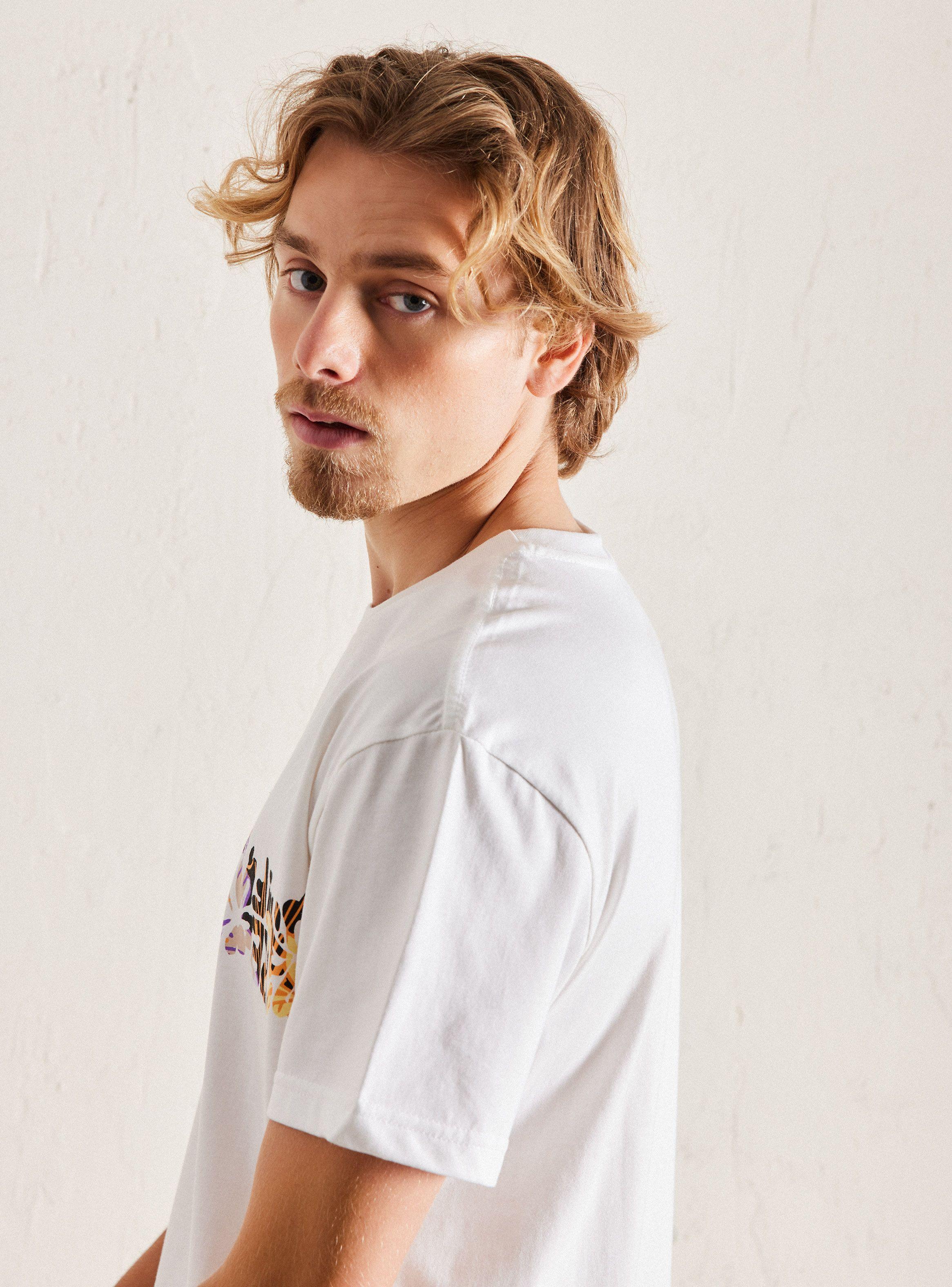 Polera Diseño Estampado Frontal Spring-3