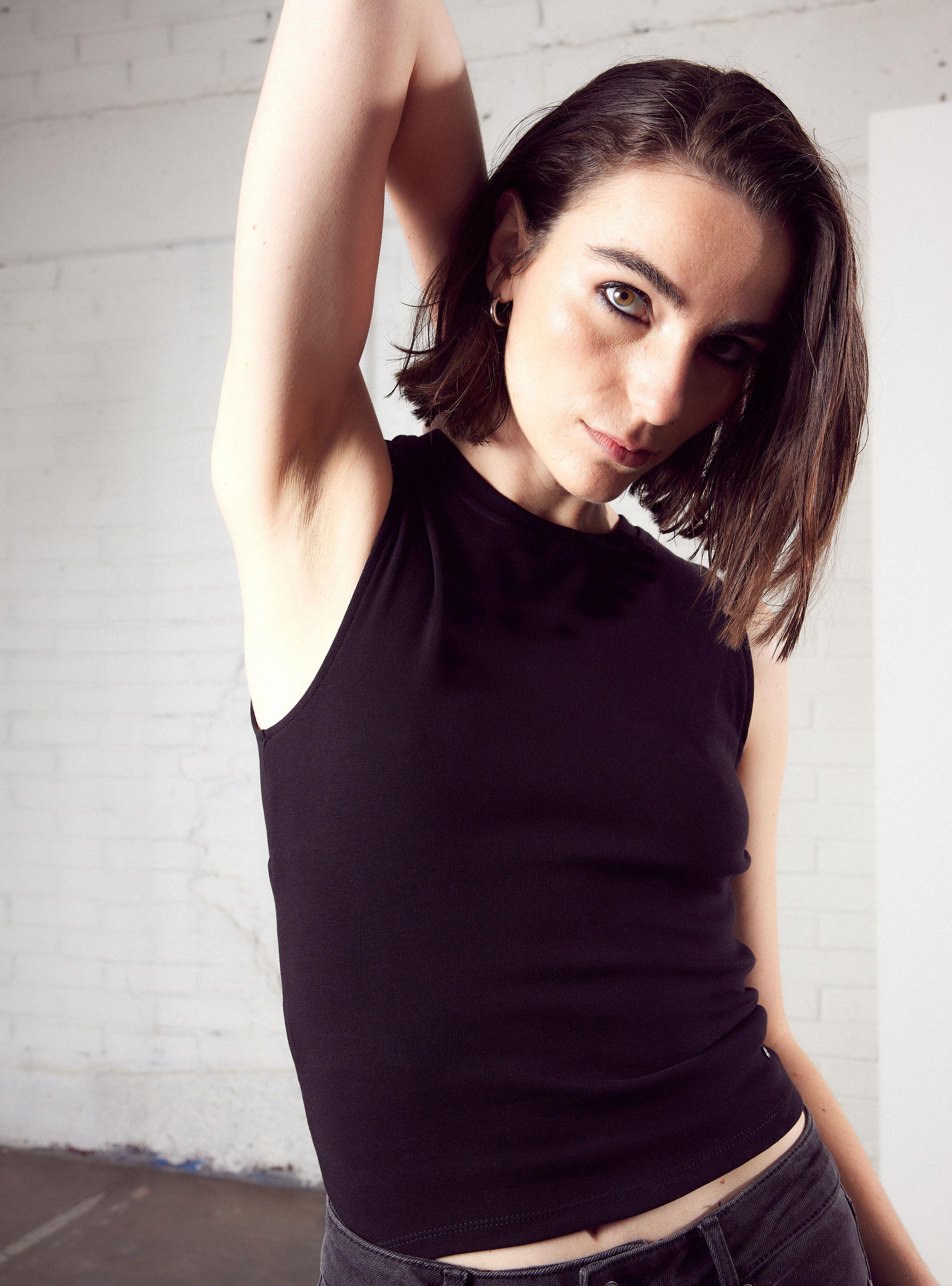 Polera sin Mangas Escote Espalda-2