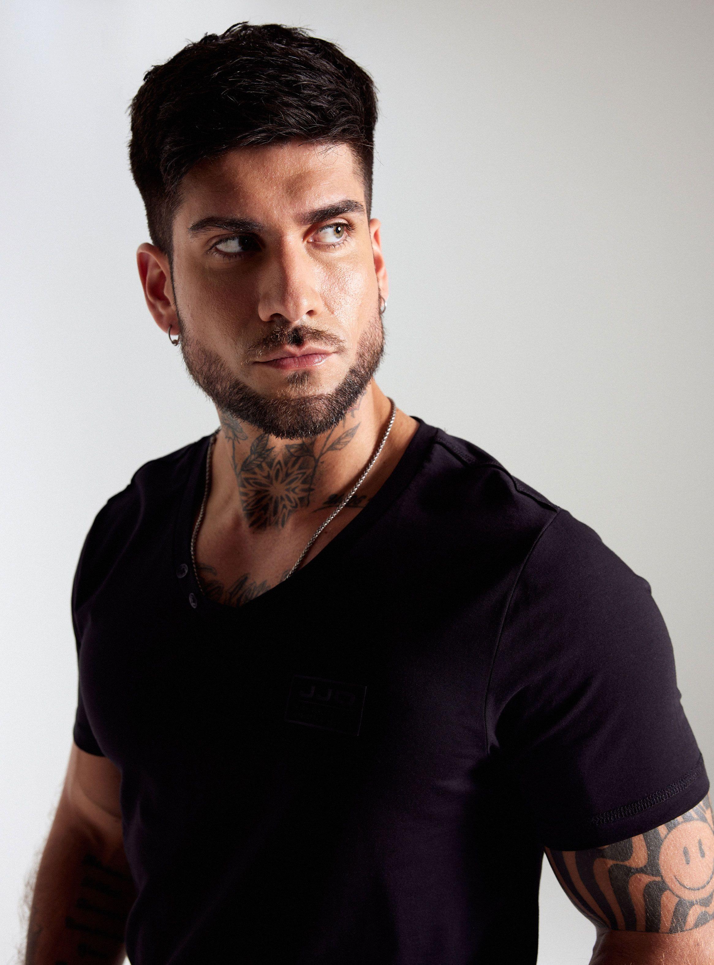 Polera Muscle Fit Cuello V-2