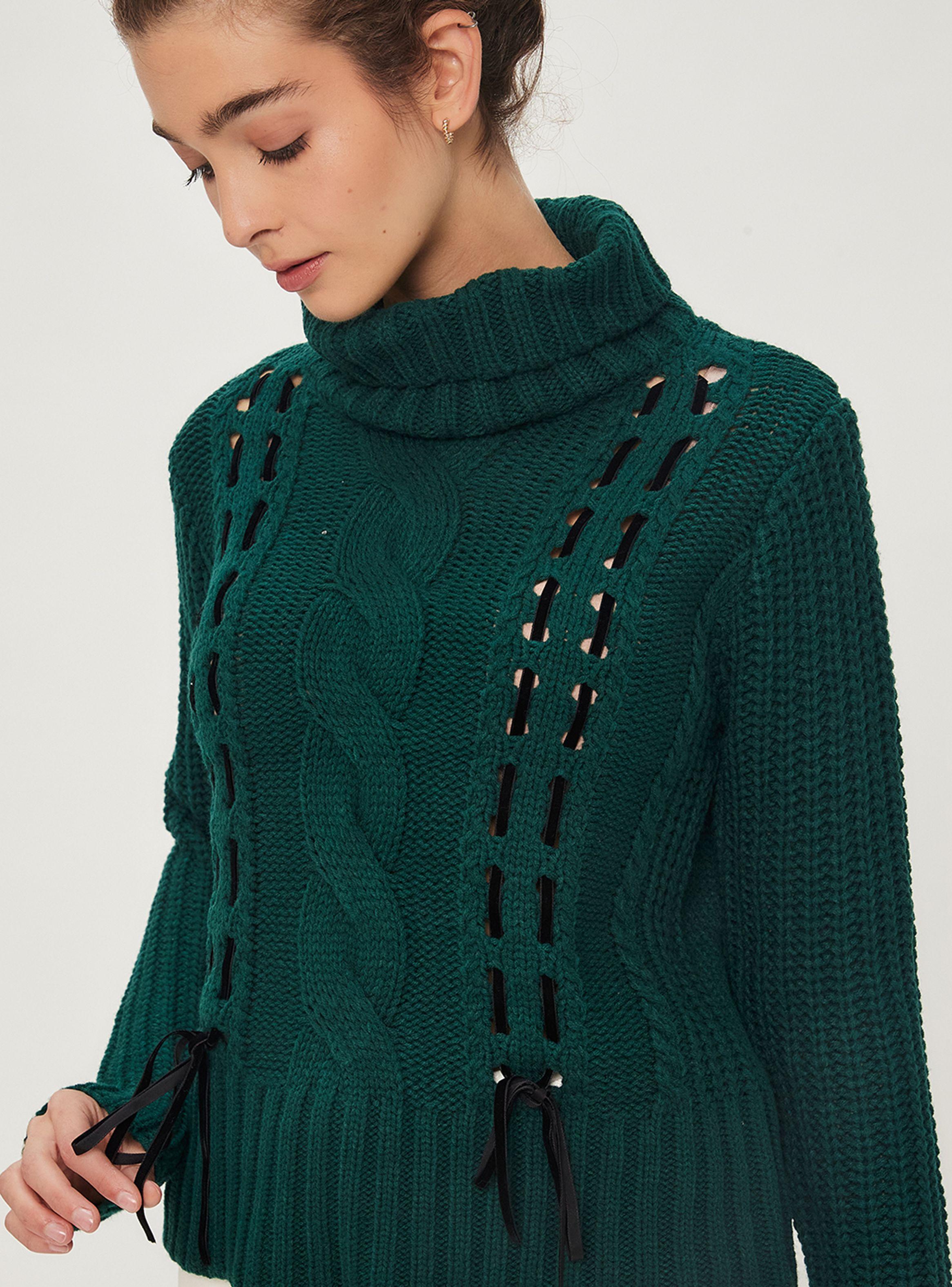 Sweater Cuello Alto Detalle Cintas-3