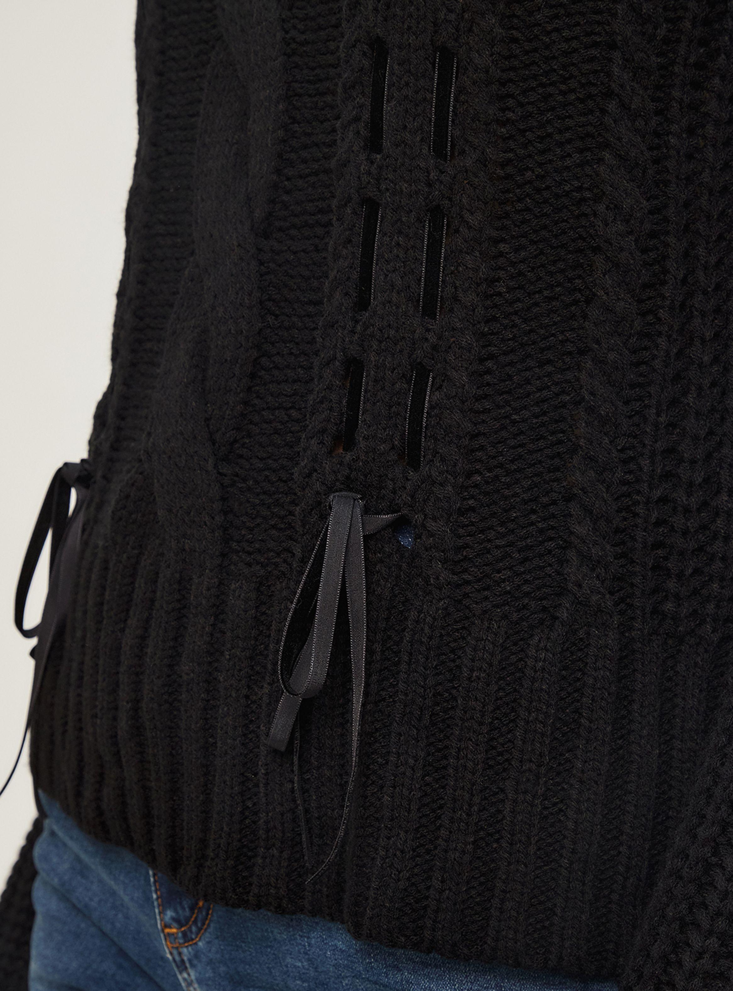 Sweater Liso Cuello Alto Detalle Cintas Color Básico-3