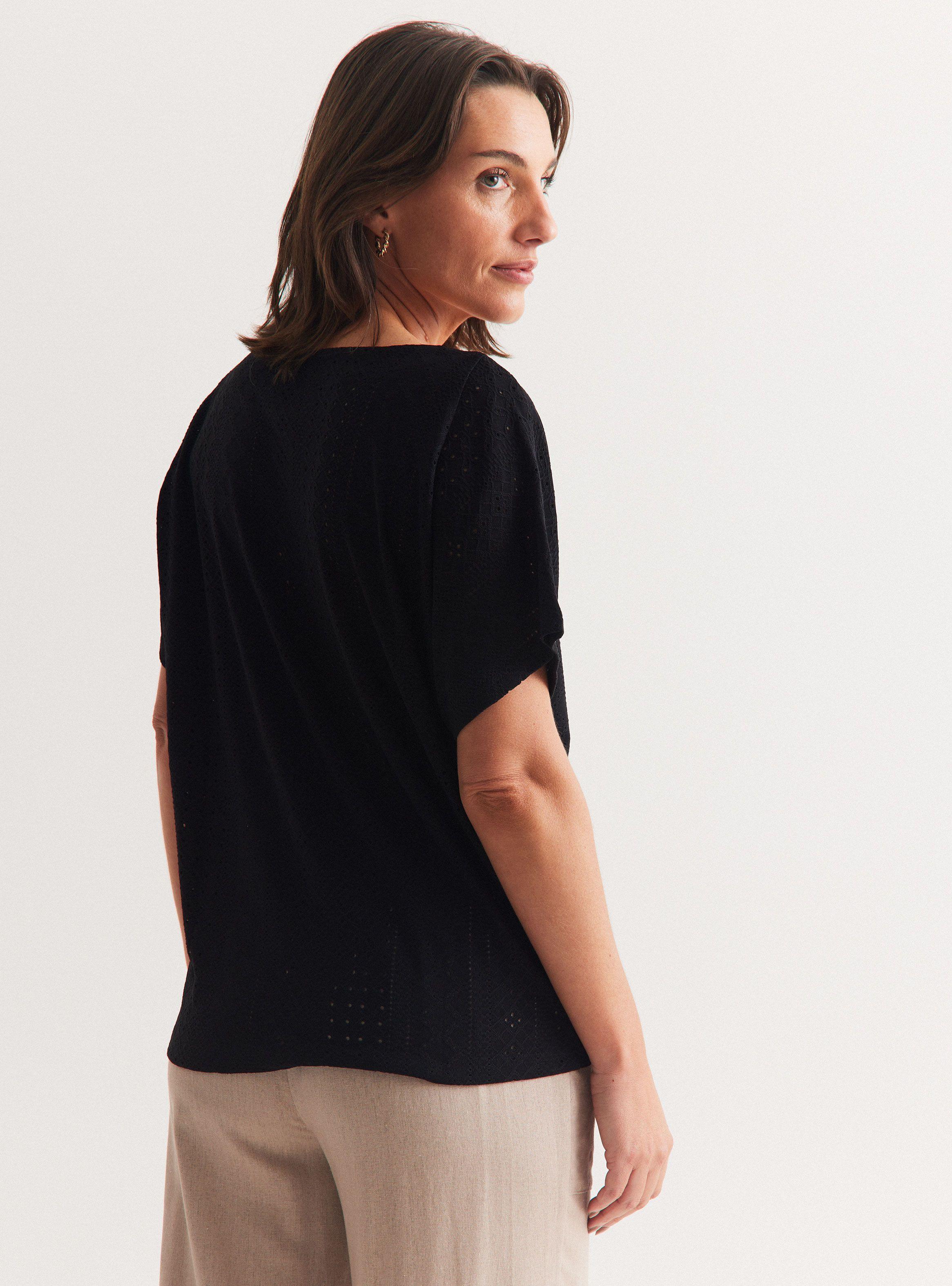 Polera Textura Broderie Manga Murciélago-1