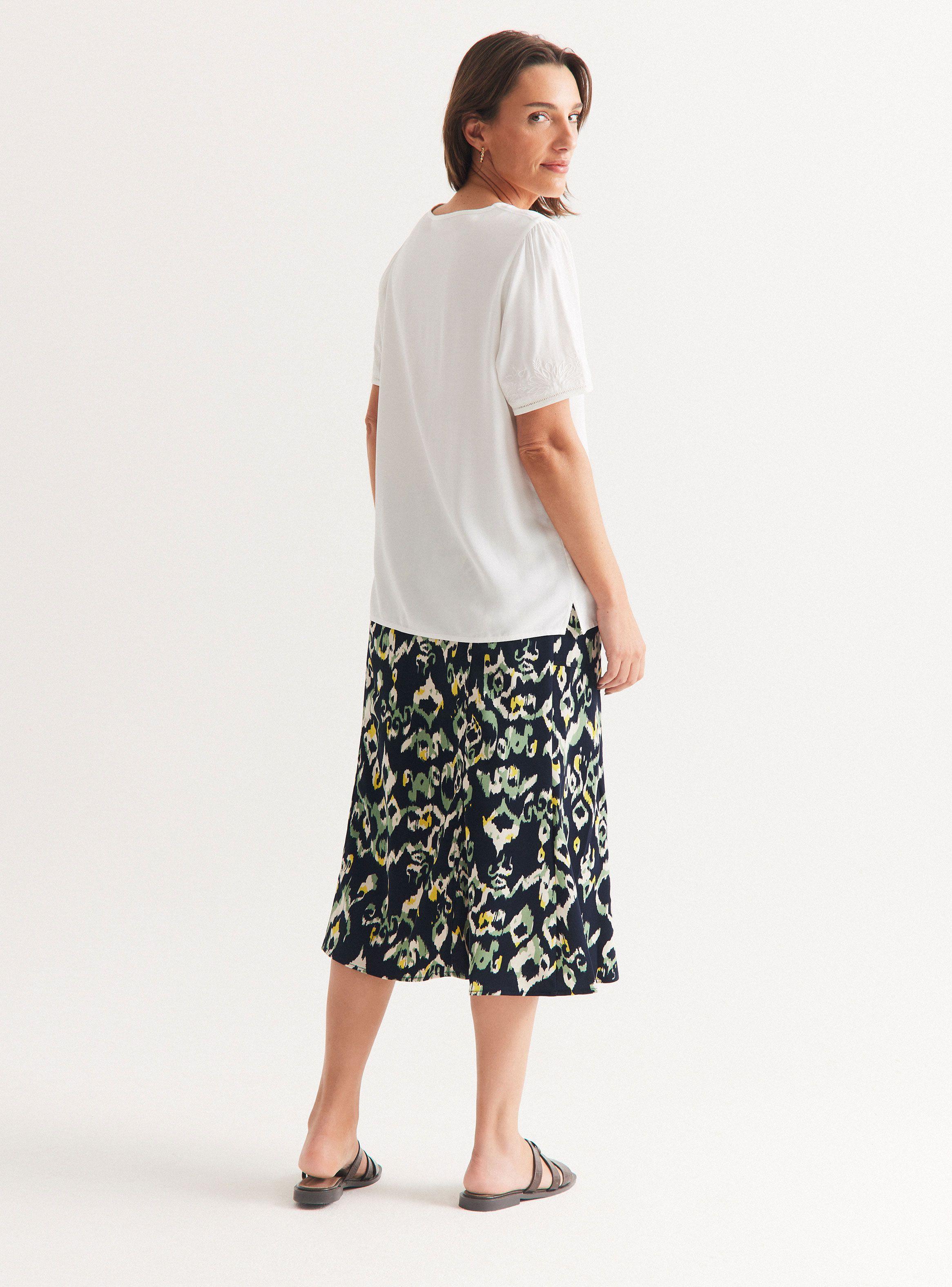 Blusa Bordado en Manga y Escote-5
