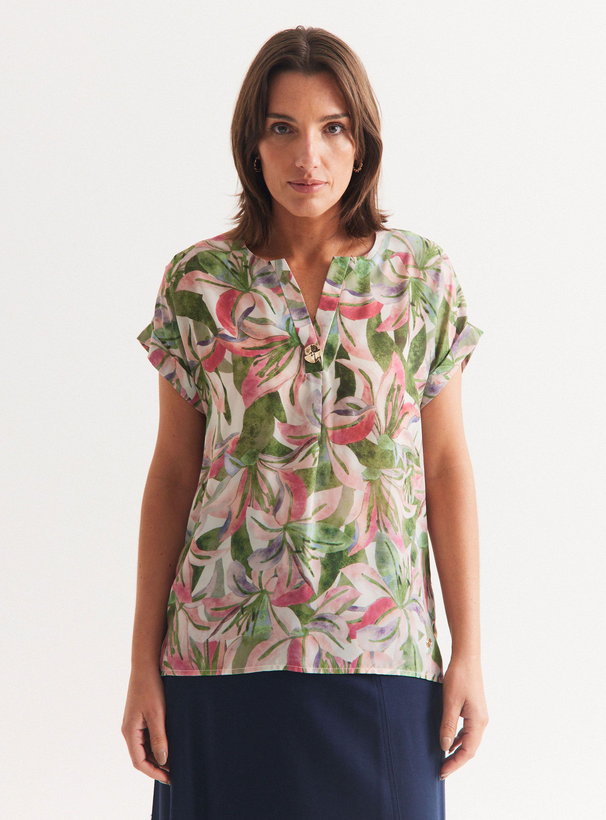 Blusa Estampada con Botón Metálico-0