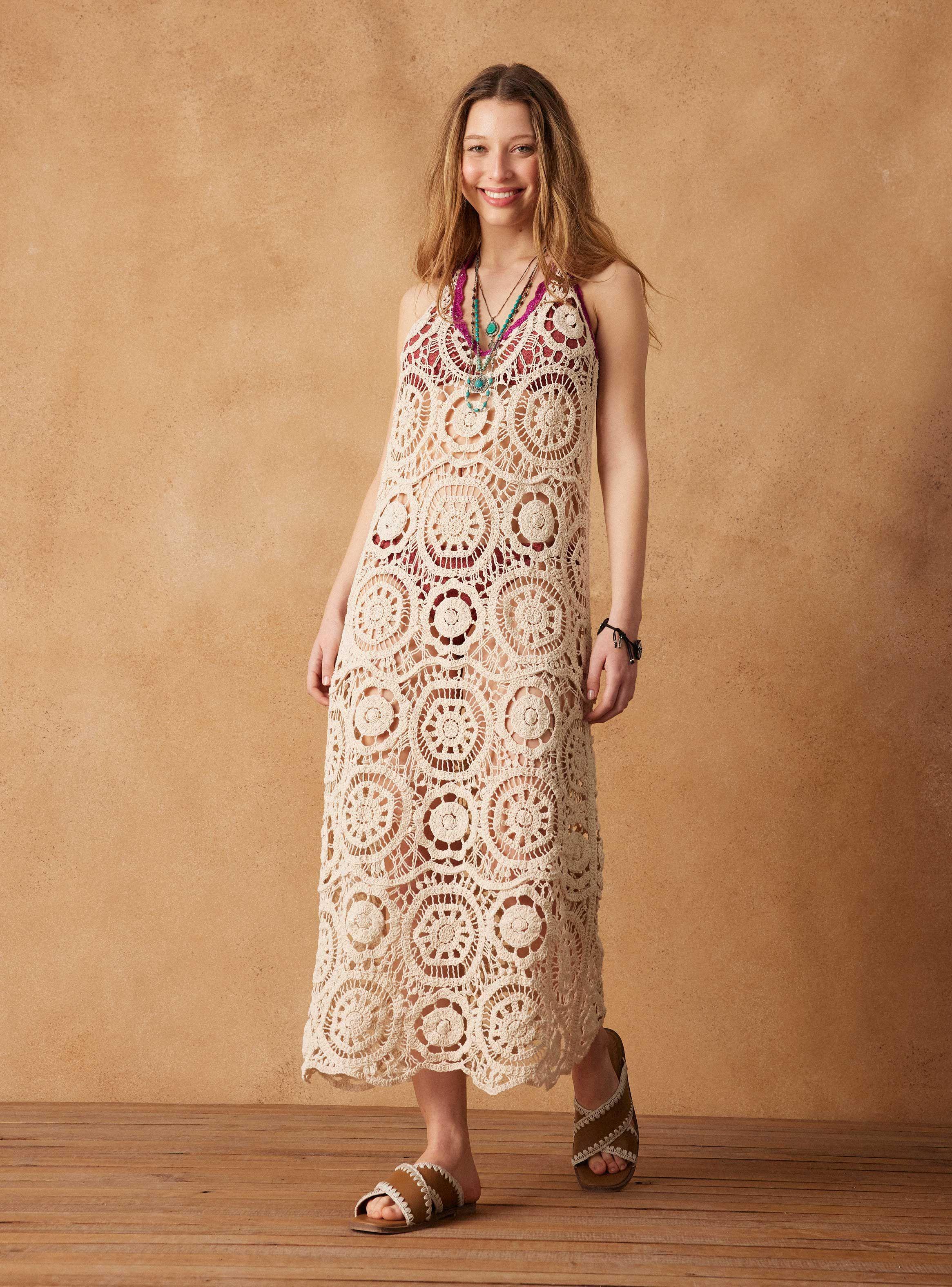 Vestido Crochet con Escote y Tirantes en Color-4