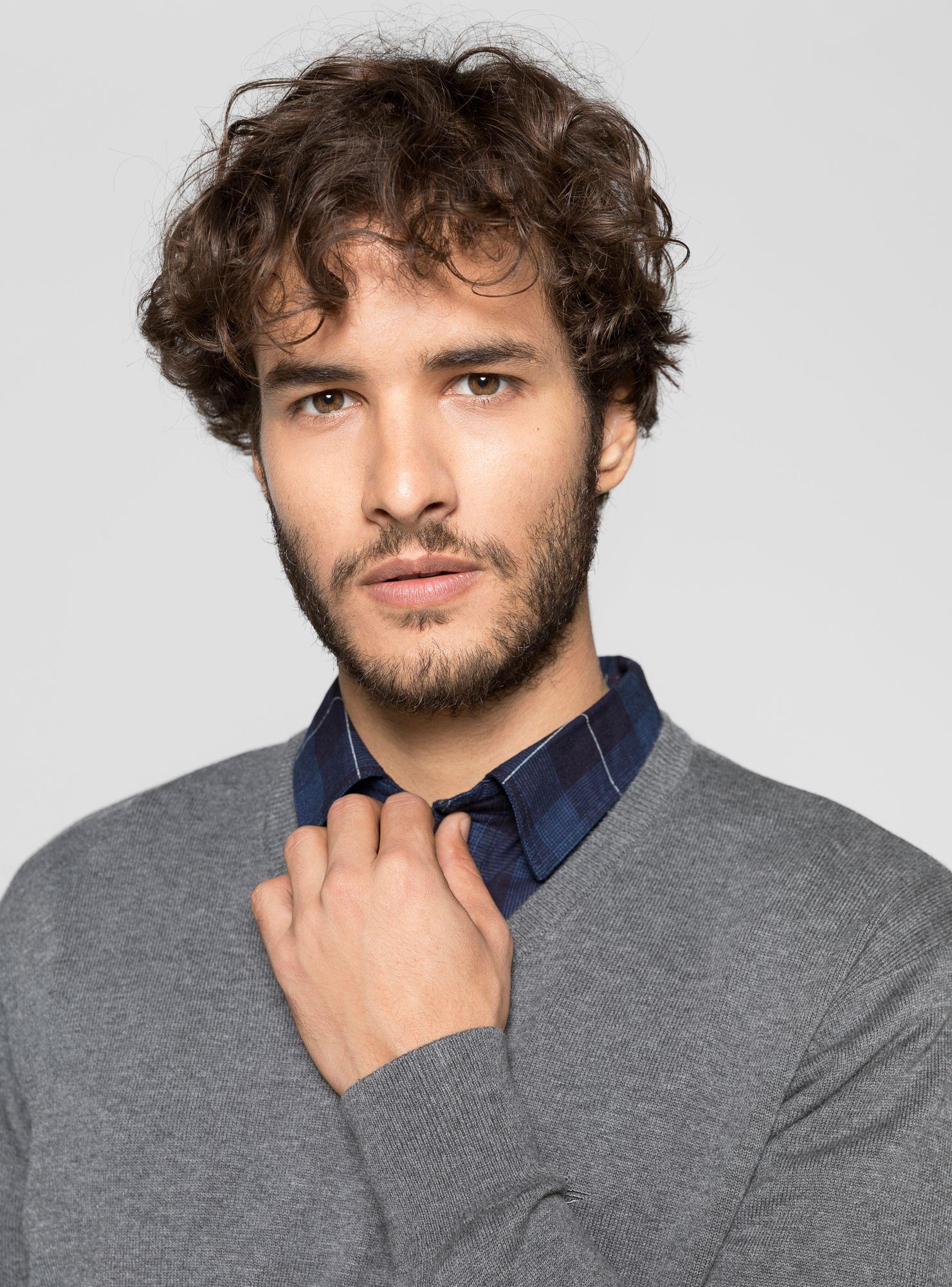 Sweater Básico Liso Cuello V-2