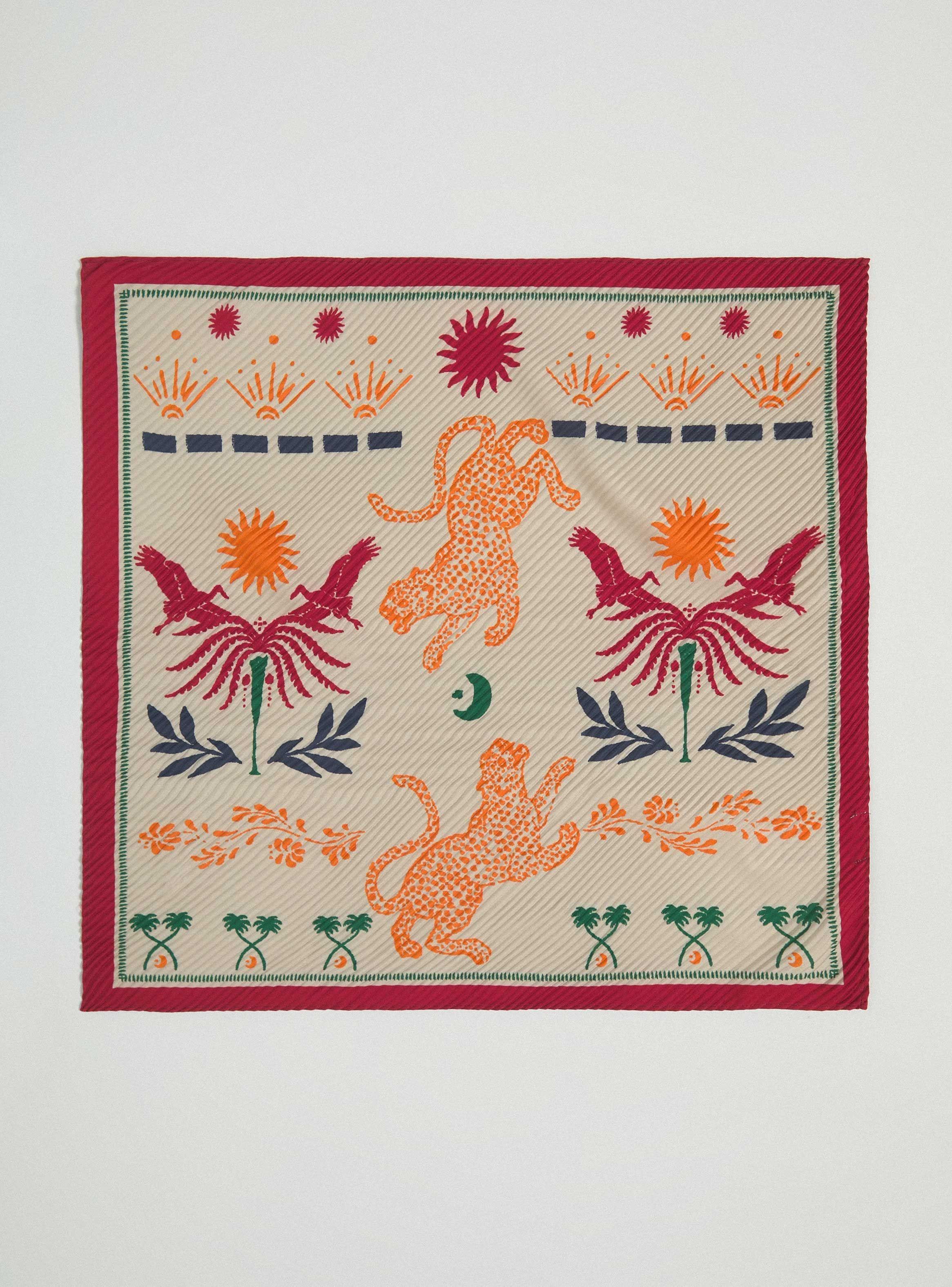 Pañuelo de Satín Plisado con Estampado-3