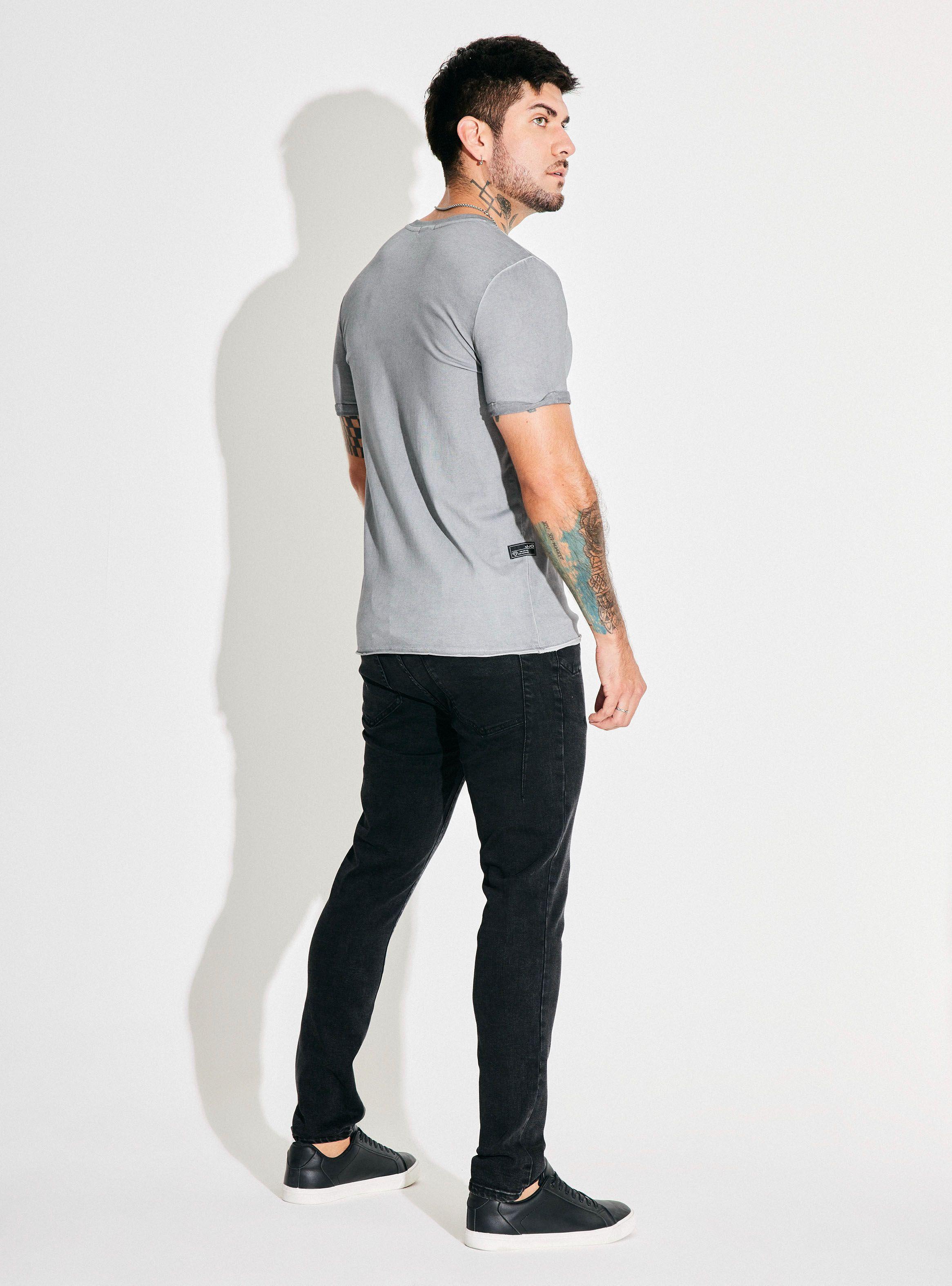 Polera Muscle Fit Dirty Wash Cuello V-5