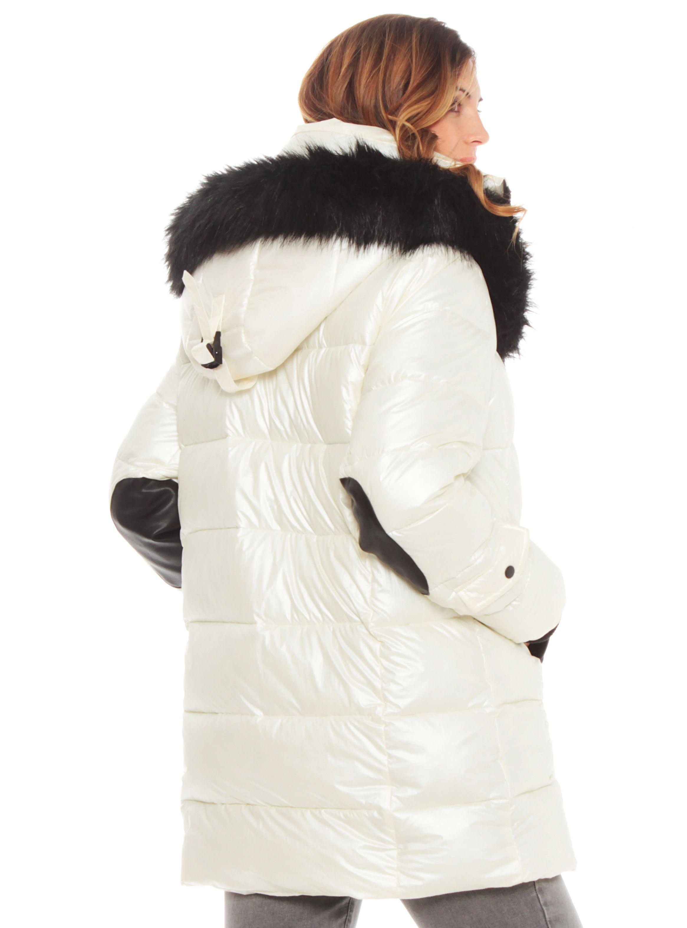 Parka Metalic Con Aplicación En Capucha Y Bolsillo-1