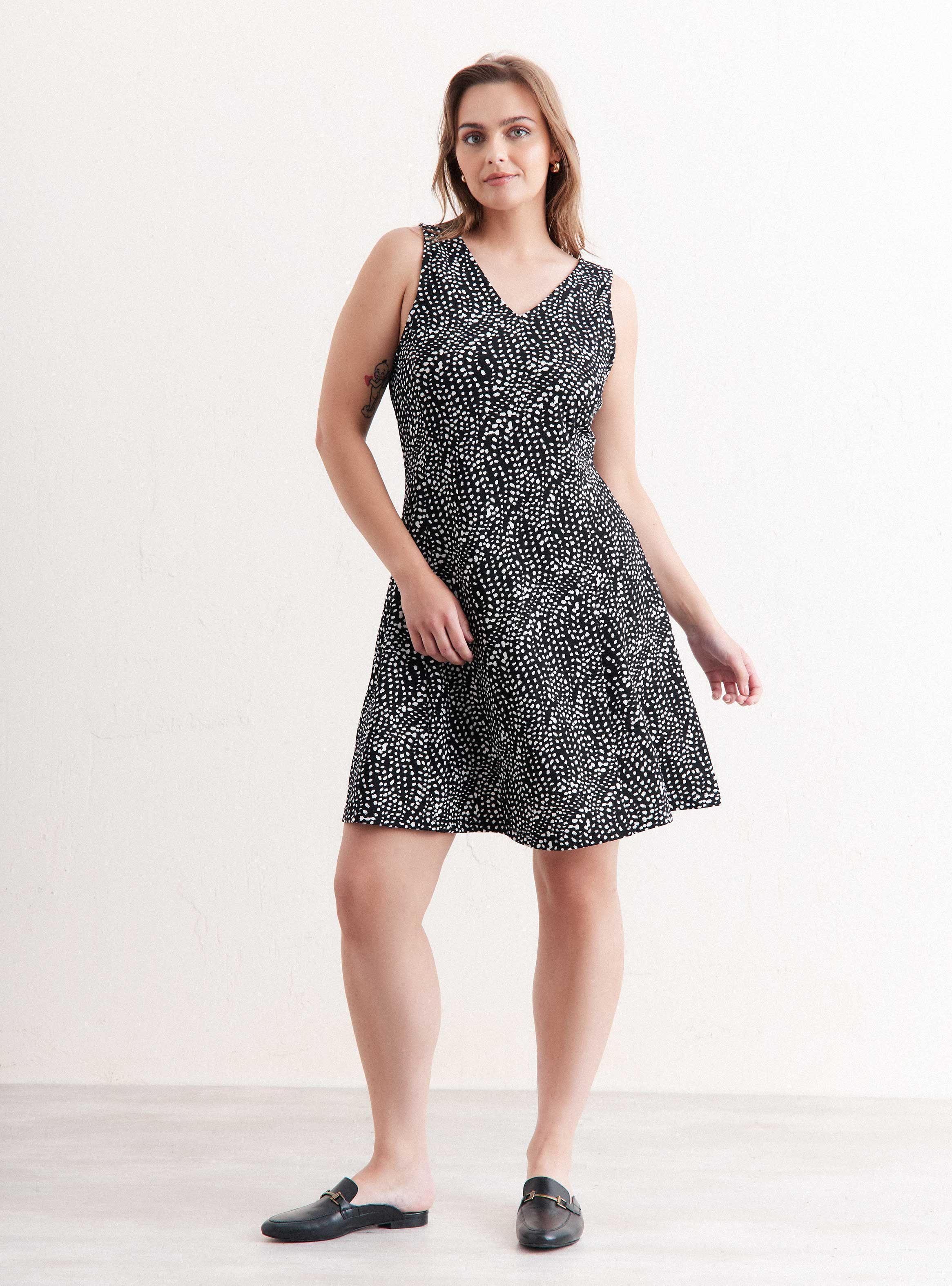 Vestido Cuello en V con Corte Vertical-4