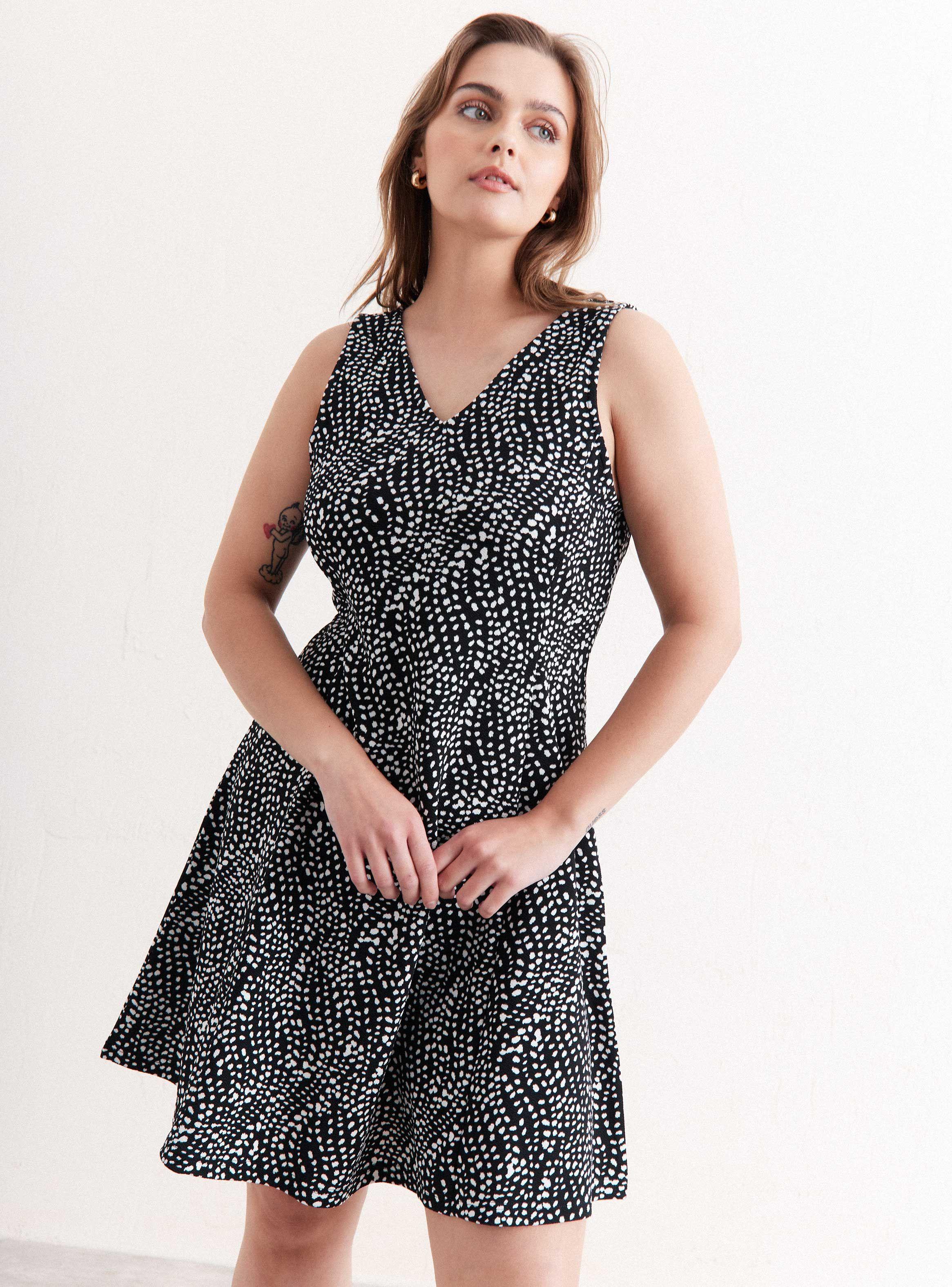 Vestido Cuello en V con Corte Vertical-0