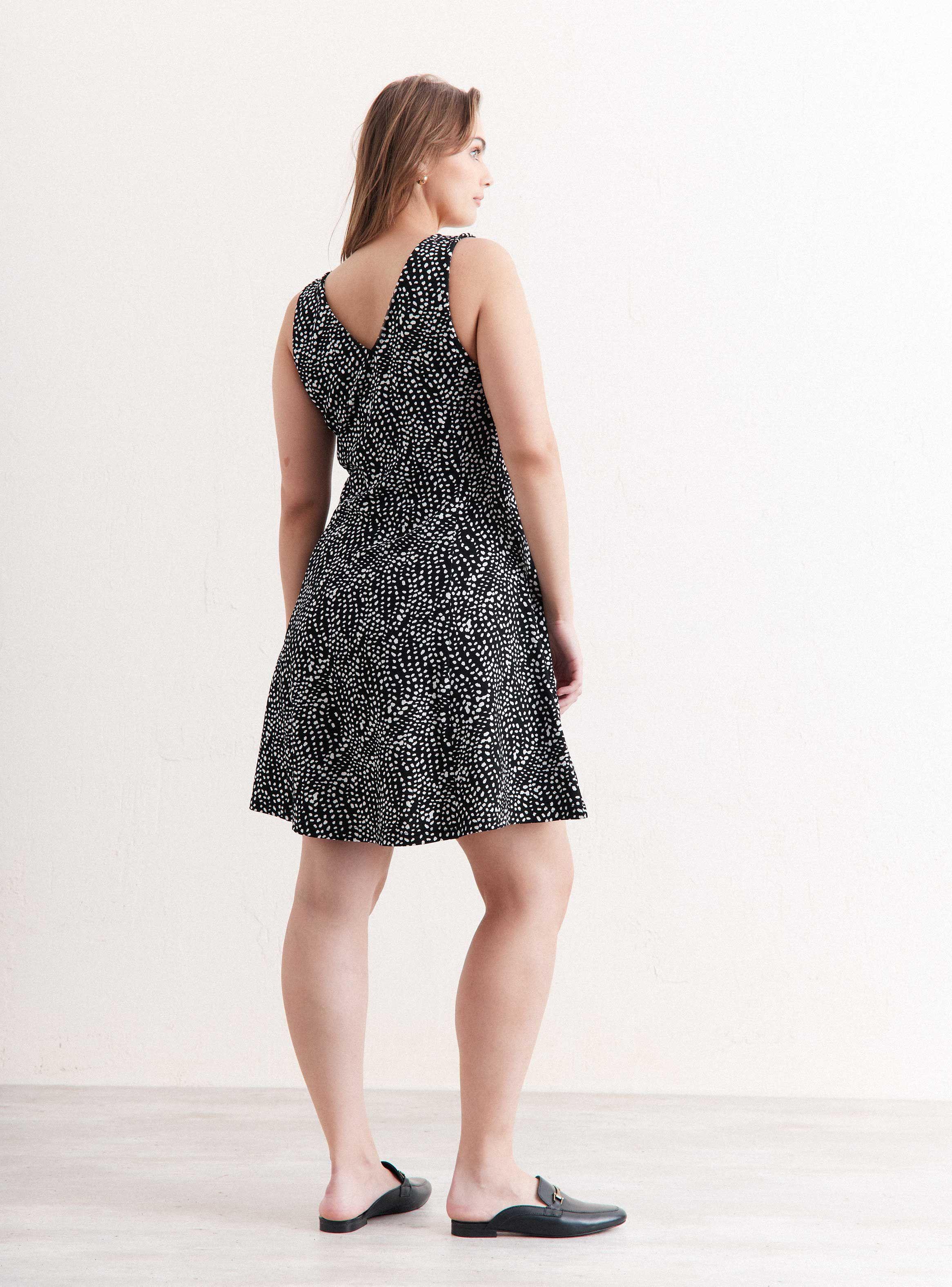 Vestido Cuello en V con Corte Vertical-5