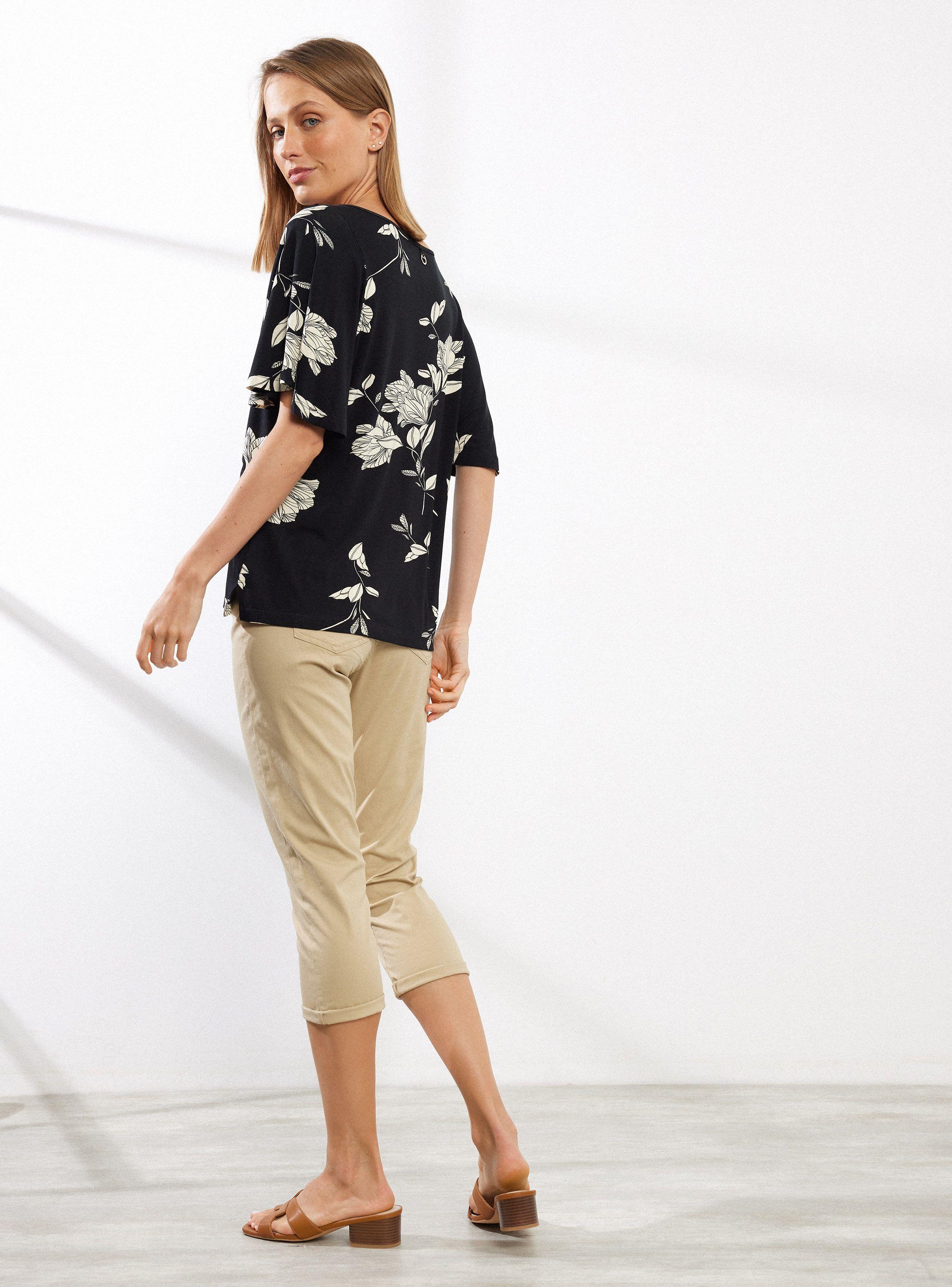 Polera Estampada y Aplicación de Broderie en Cuello-5
