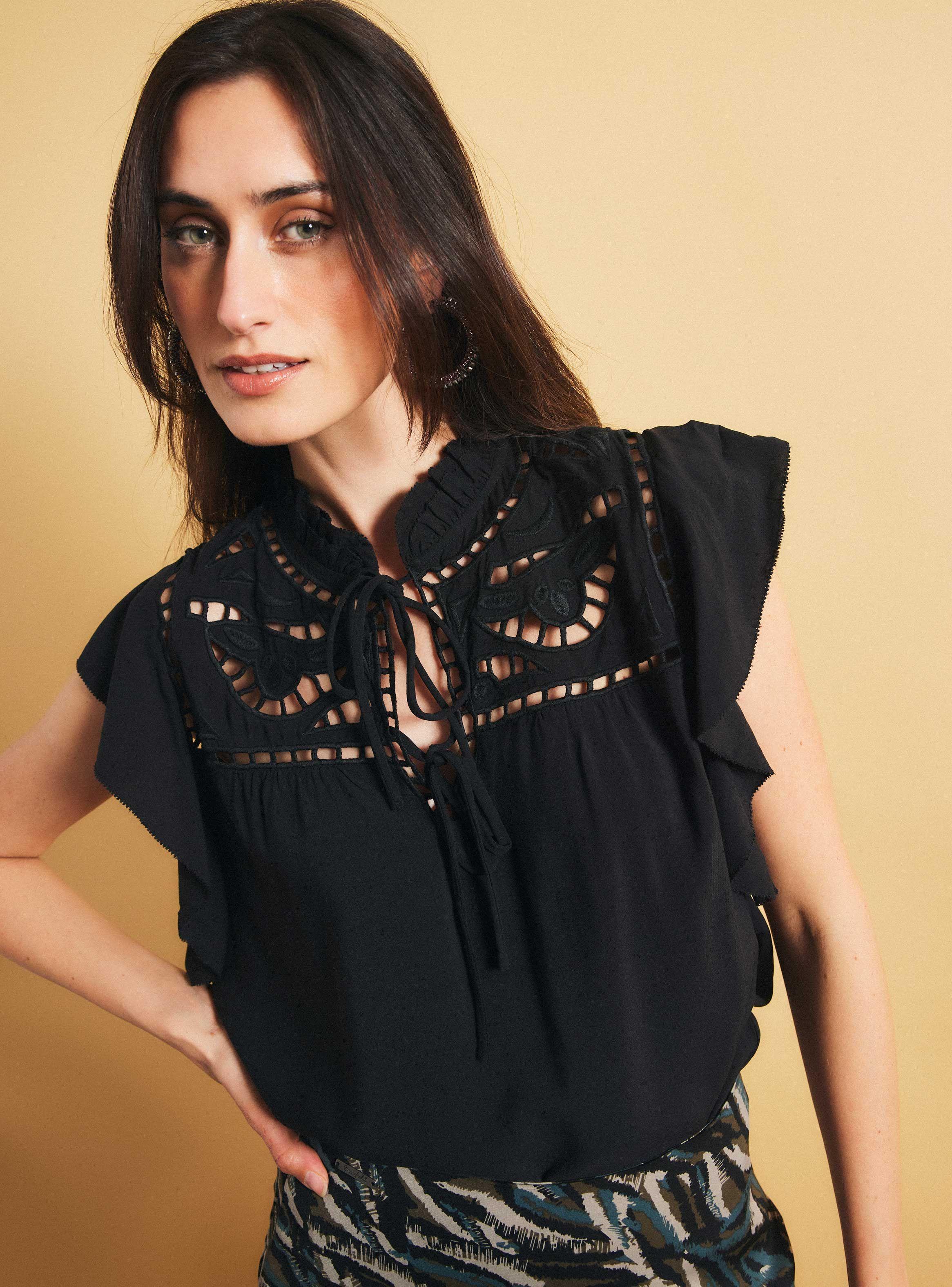 Polera con Aplicación de Broderie-2