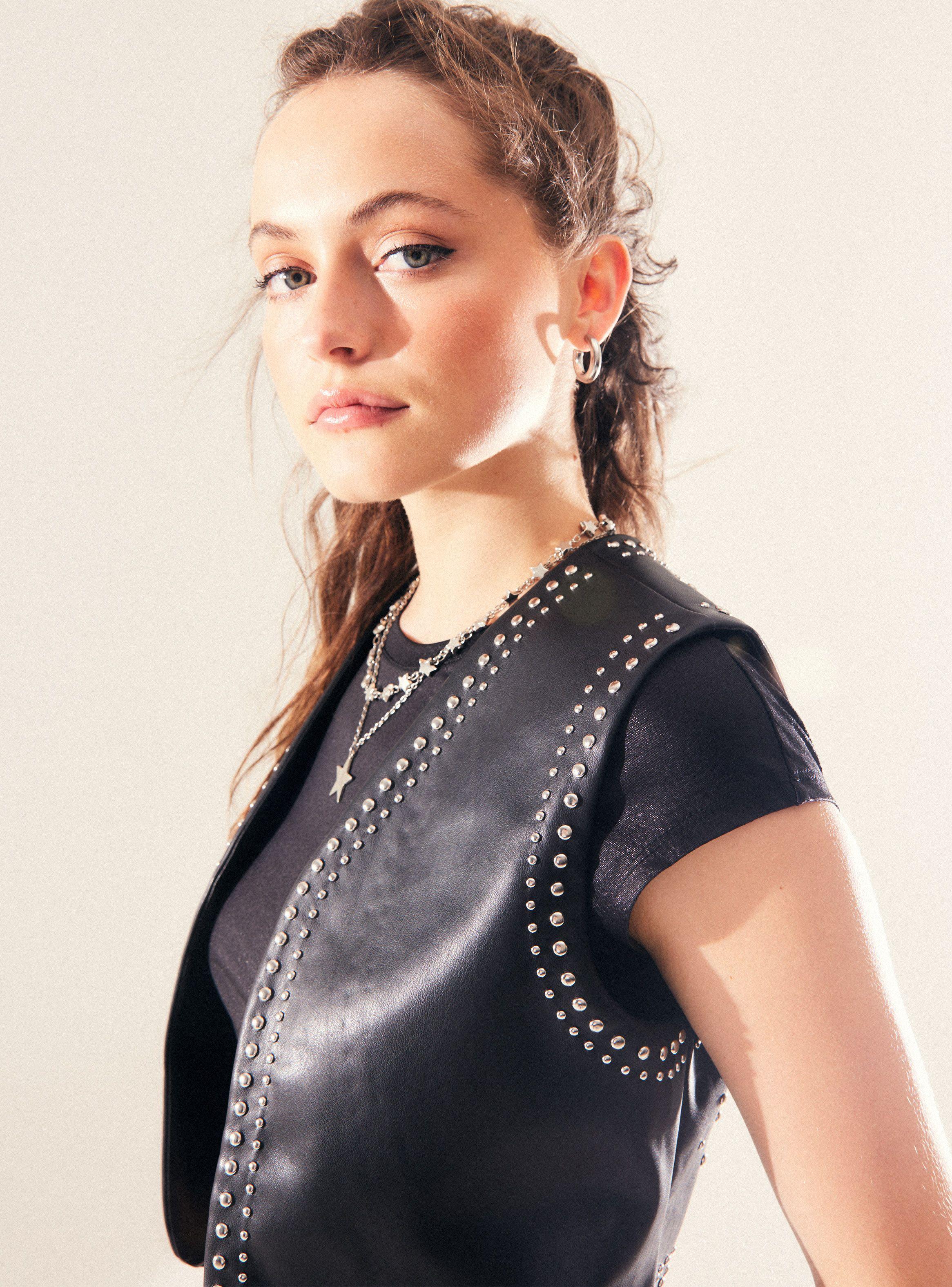Chaqueta Vest Efecto Piel Aplicaciones Tachas-3