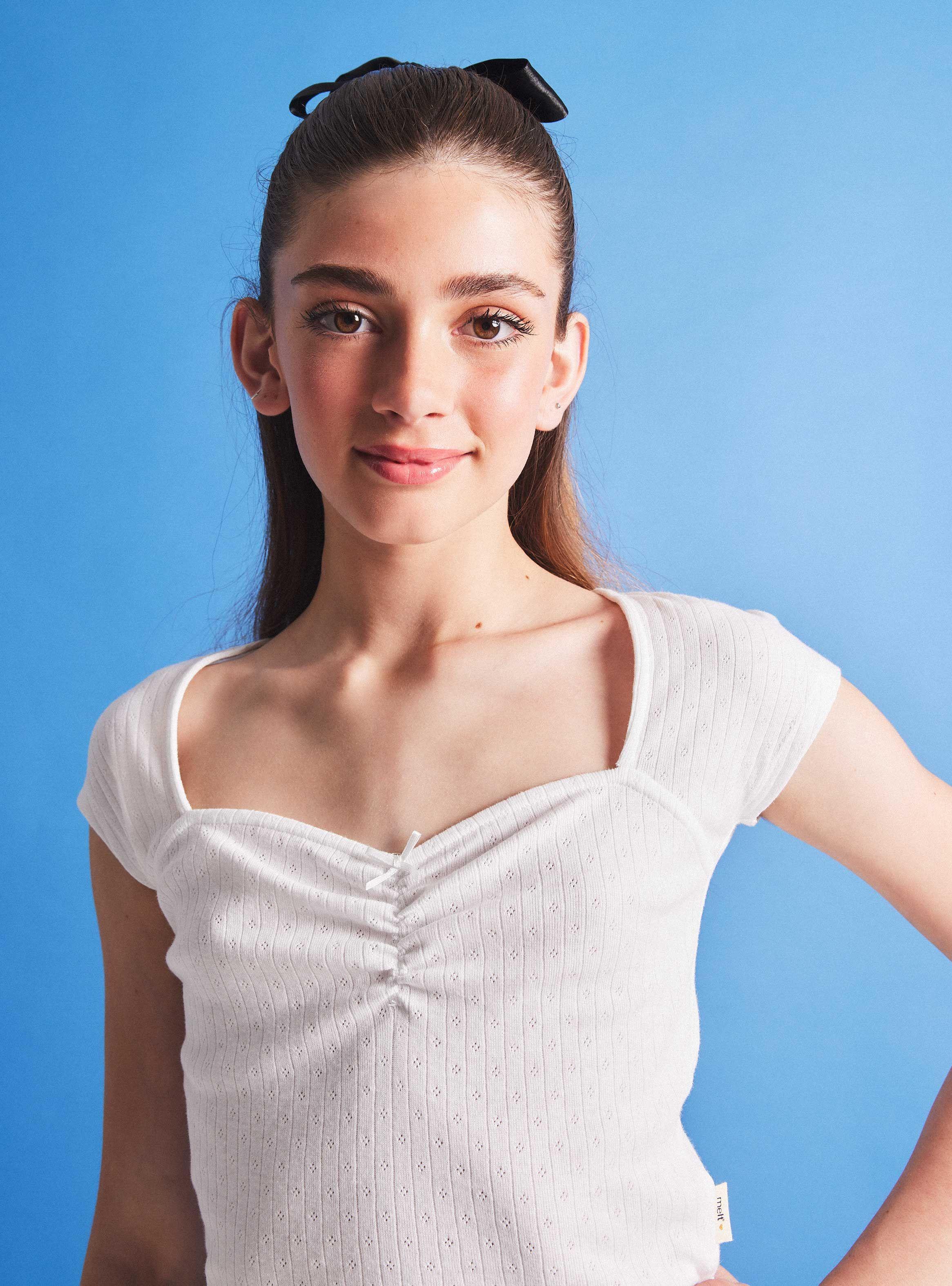 Polera Escote Corazón, Tela con Detalles en el Tejido-1