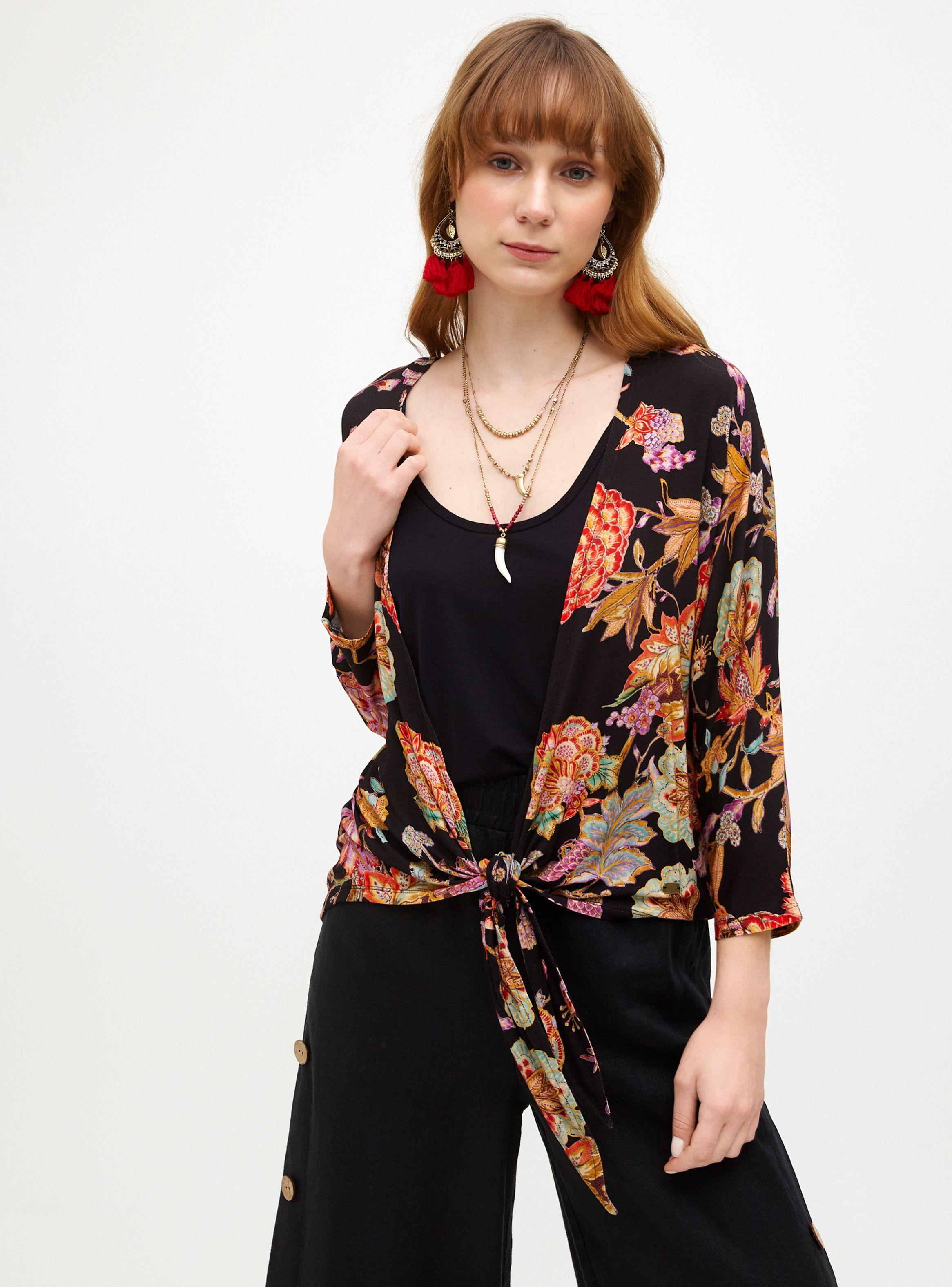 Polera Full Estampada Abierta y Anudada en Delantero-0