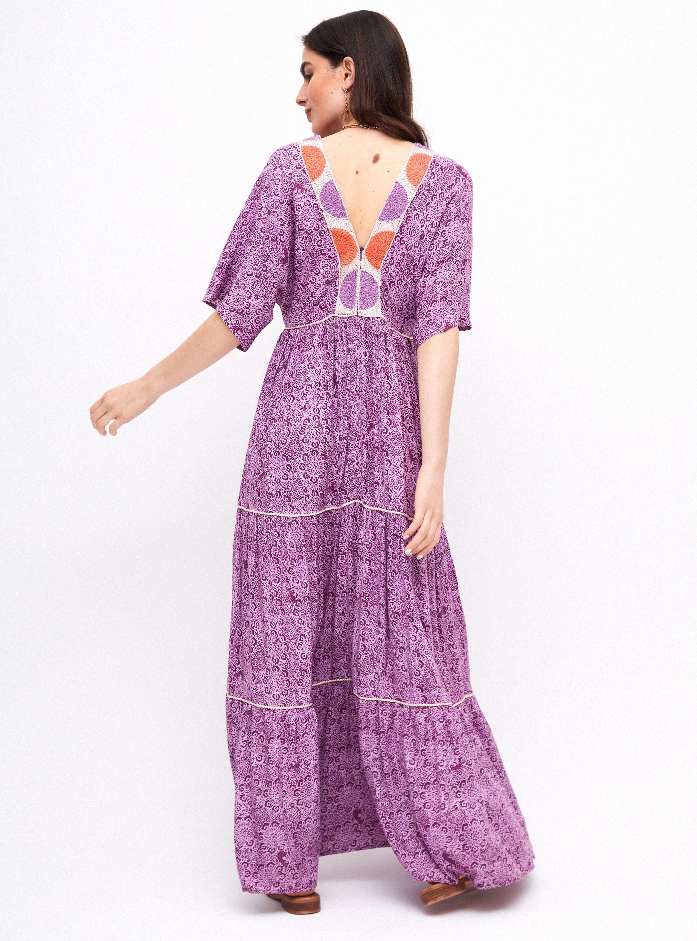Vestido con Escote Bordado y Cortes-1